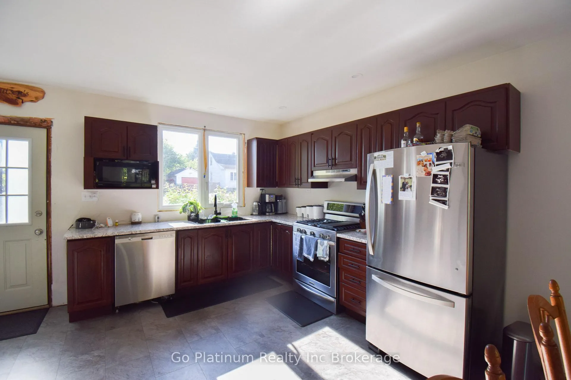 Photo 6 of 39 Young Street, Tillsonburg — HOMEH