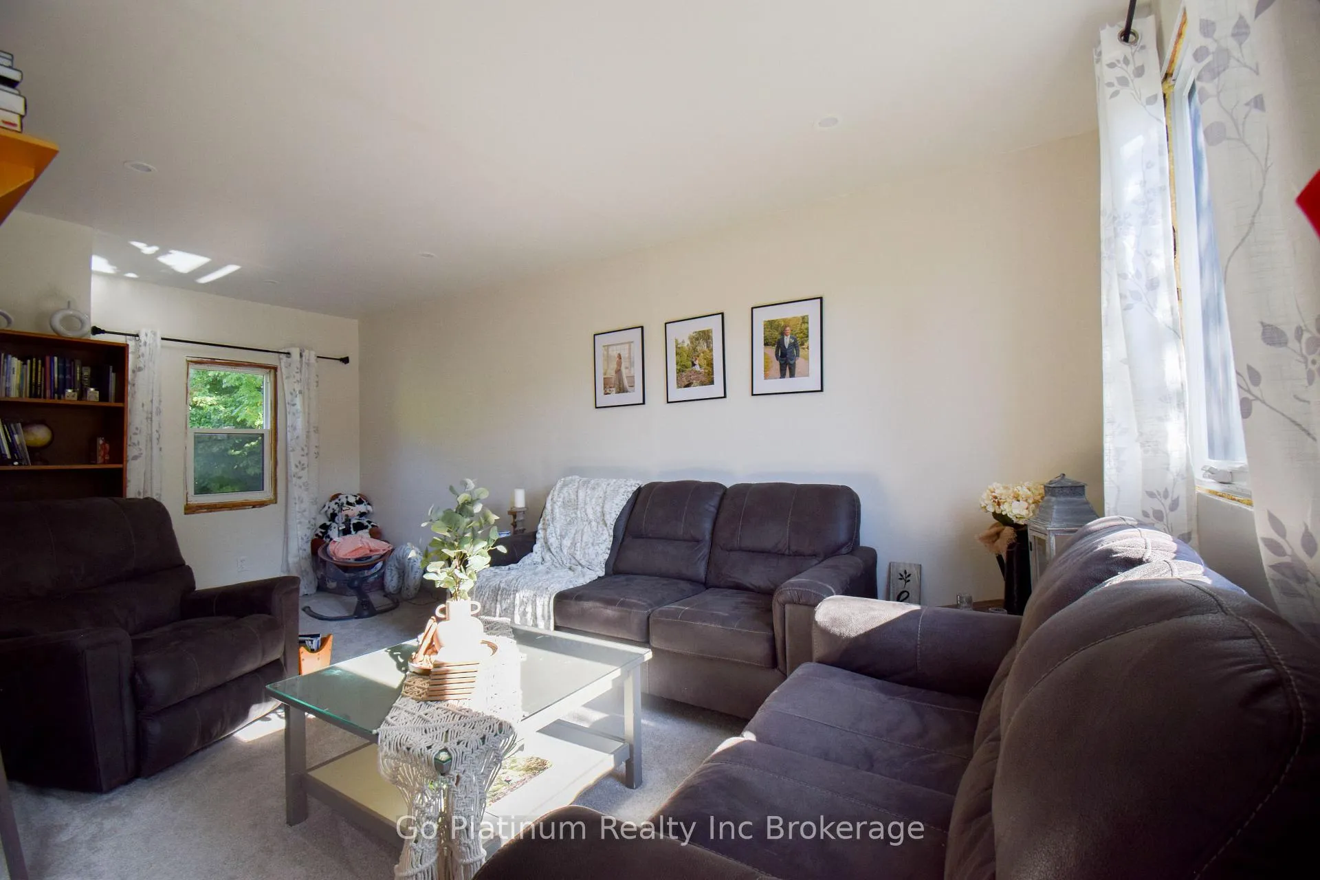 Photo 9 of 39 Young Street, Tillsonburg — HOMEH