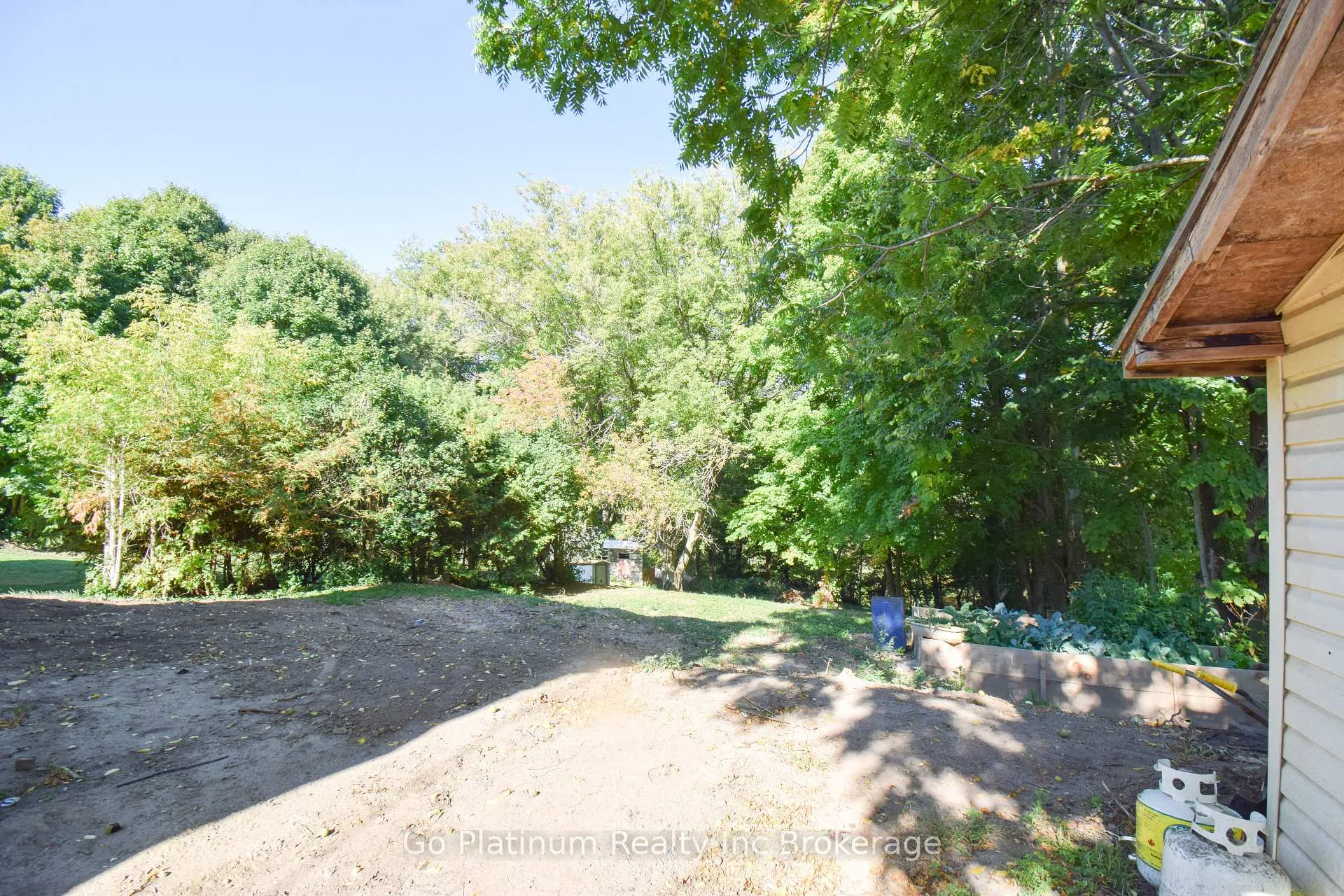 Photo 18 of 39 Young Street, Tillsonburg — HOMEH