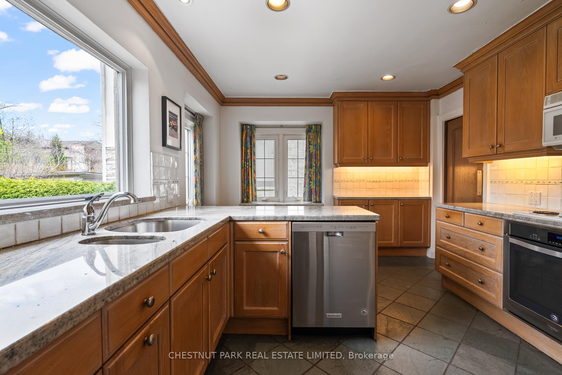 Photo 12 of 60 Rosedale Heights Drive, Toronto, Rosedale-Moore Park — HOMEH