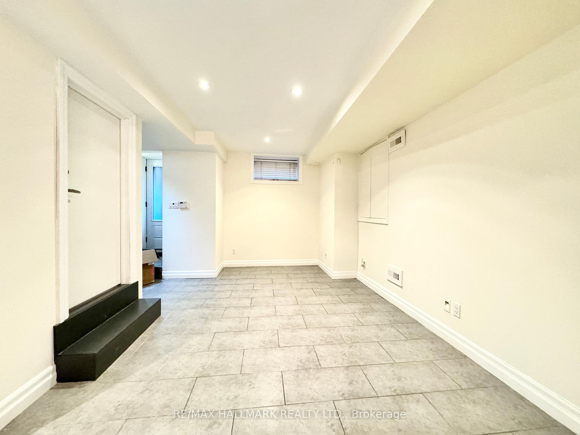 Photo 3 of Unit Lower, 140 Collier Street, Toronto, Rosedale-Moore Park — HOMEH