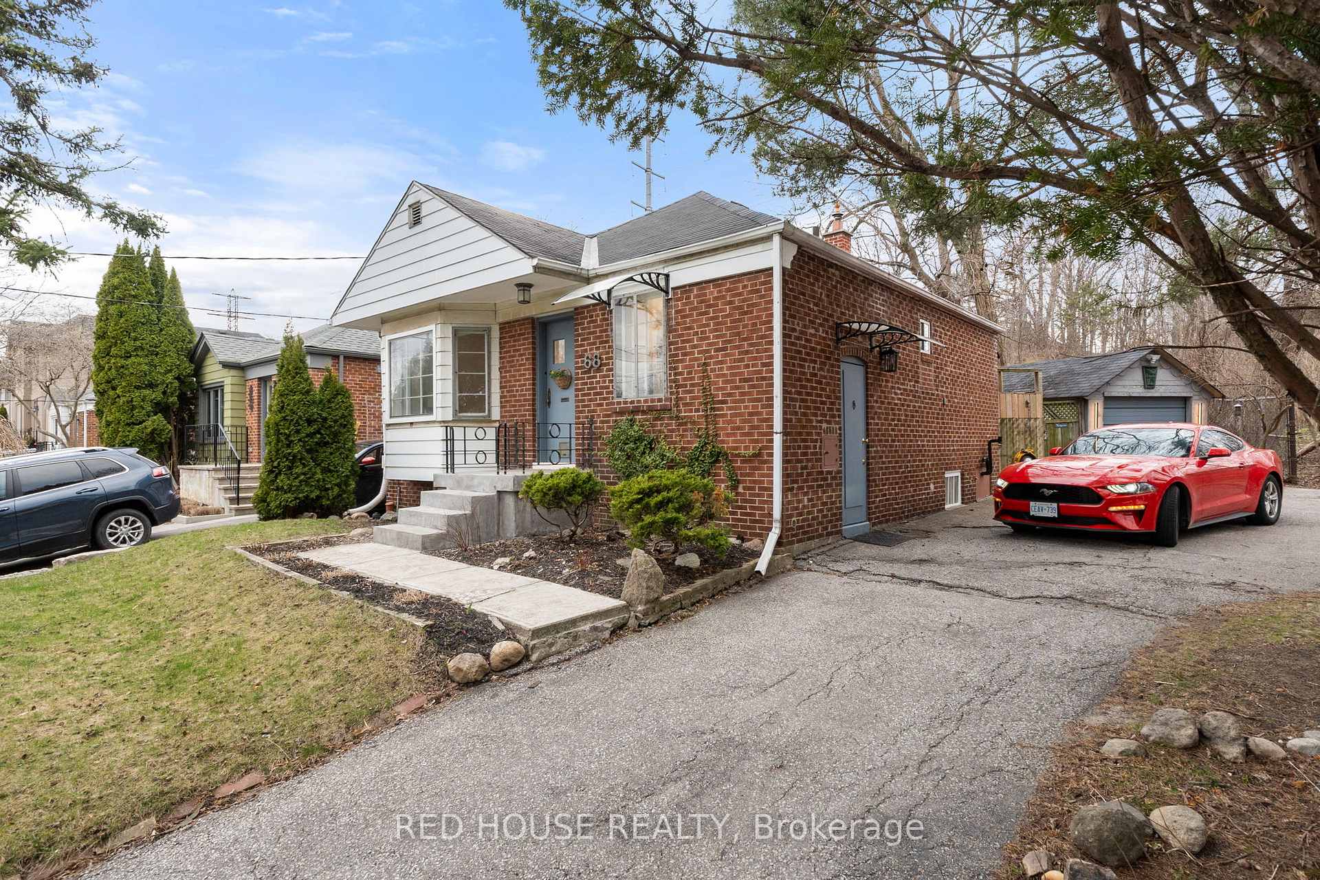 Photo 2 of 68 Nesbitt Drive, Toronto, Leaside — HOMEH