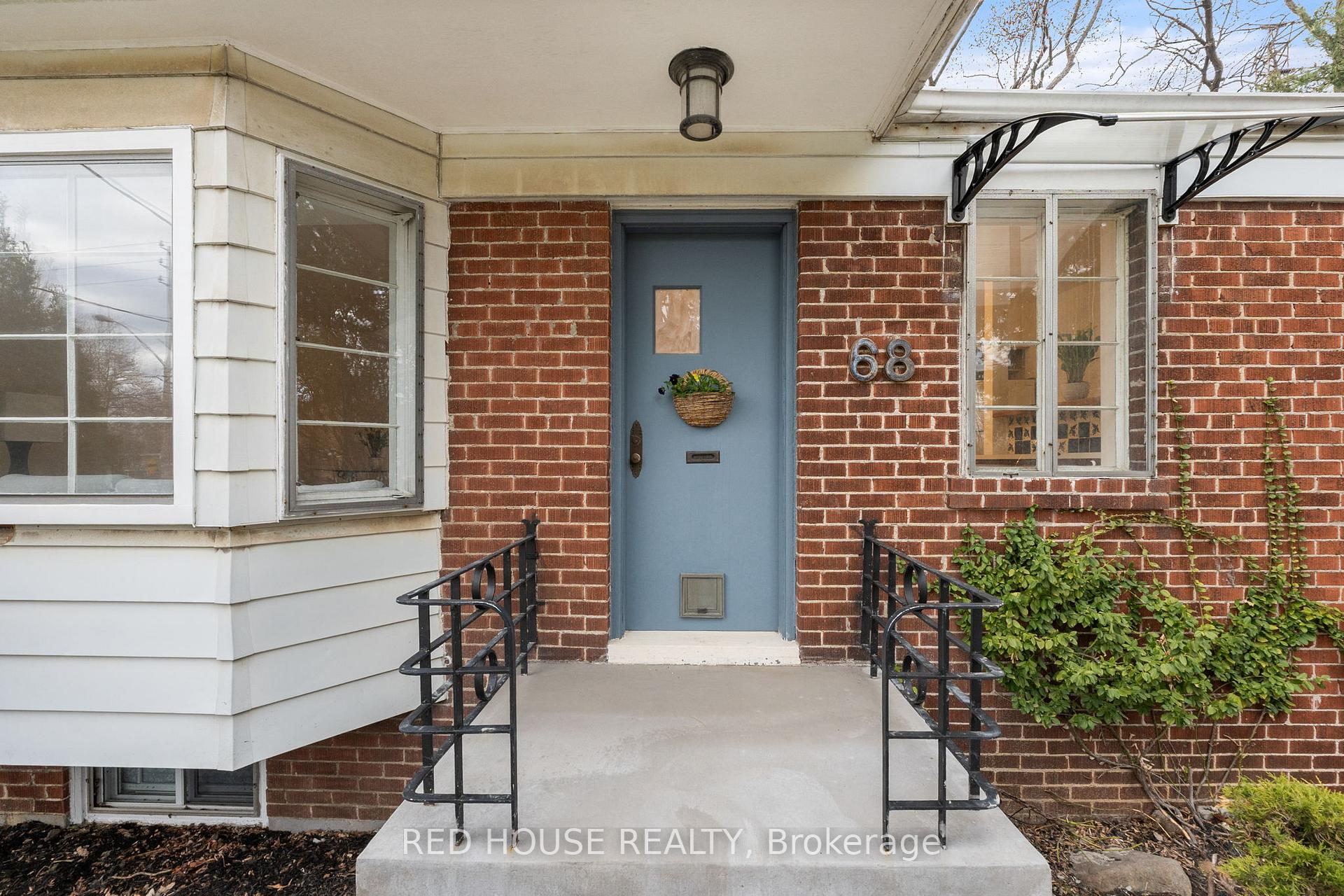 Photo 4 of 68 Nesbitt Drive, Toronto, Leaside — HOMEH