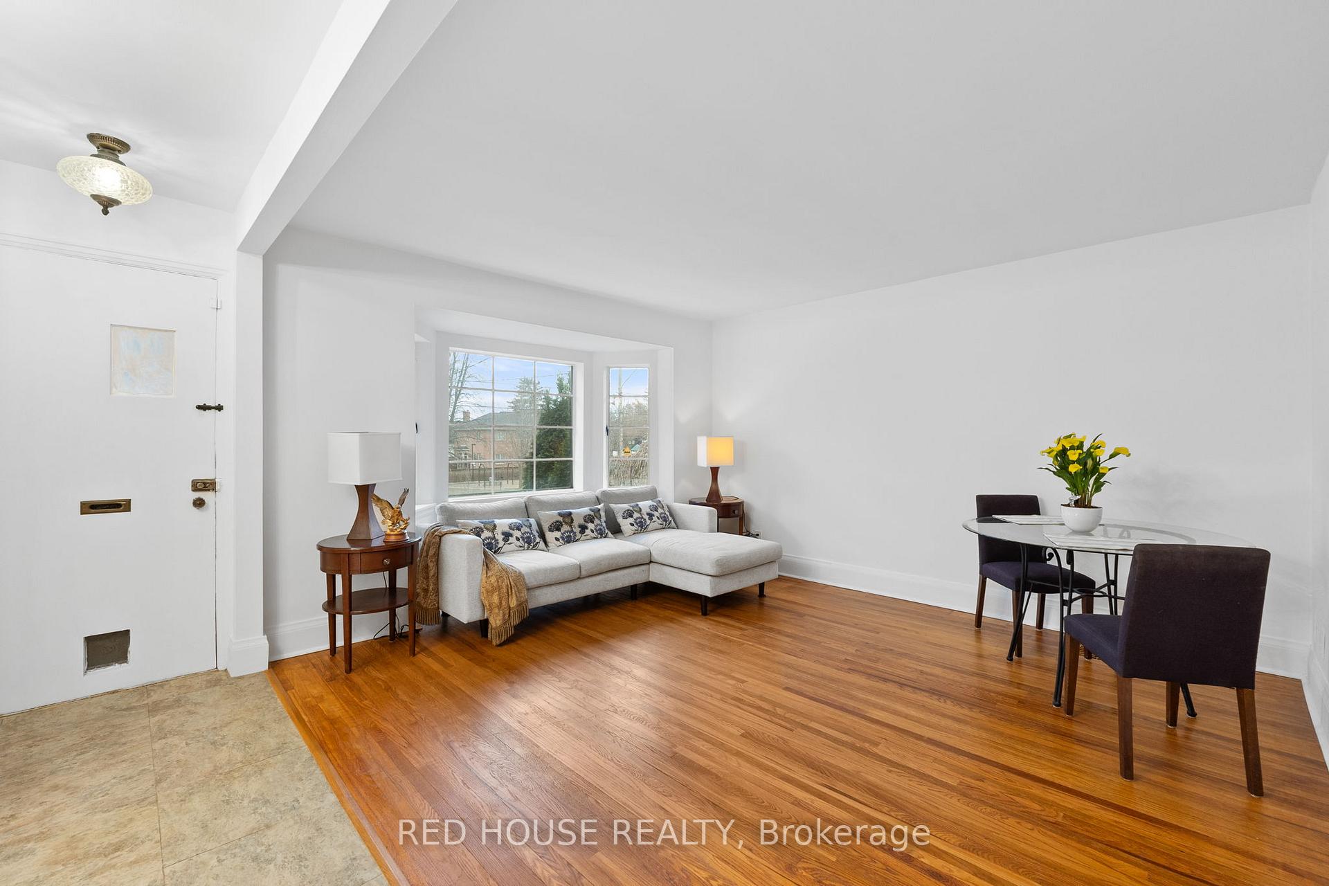 Photo 5 of 68 Nesbitt Drive, Toronto, Leaside — HOMEH