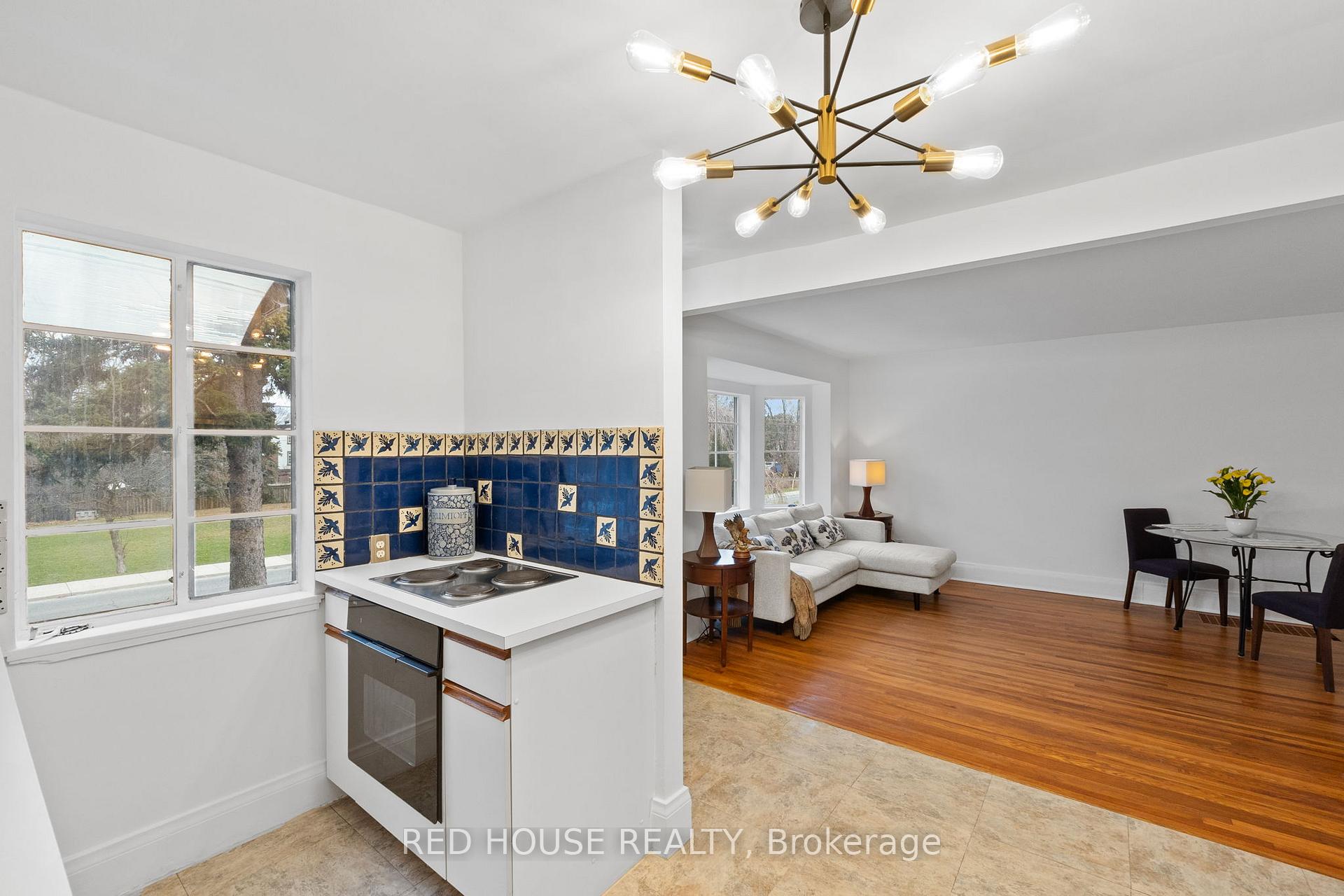 Photo 7 of 68 Nesbitt Drive, Toronto, Leaside — HOMEH