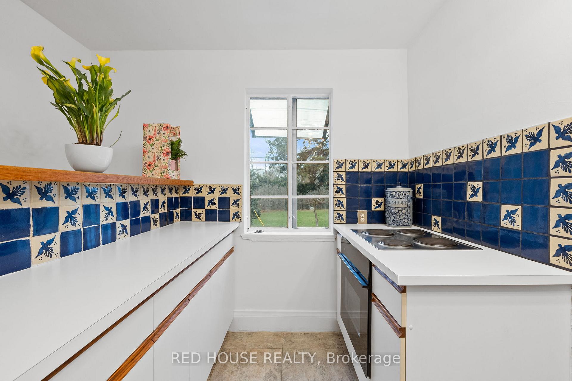 Photo 8 of 68 Nesbitt Drive, Toronto, Leaside — HOMEH
