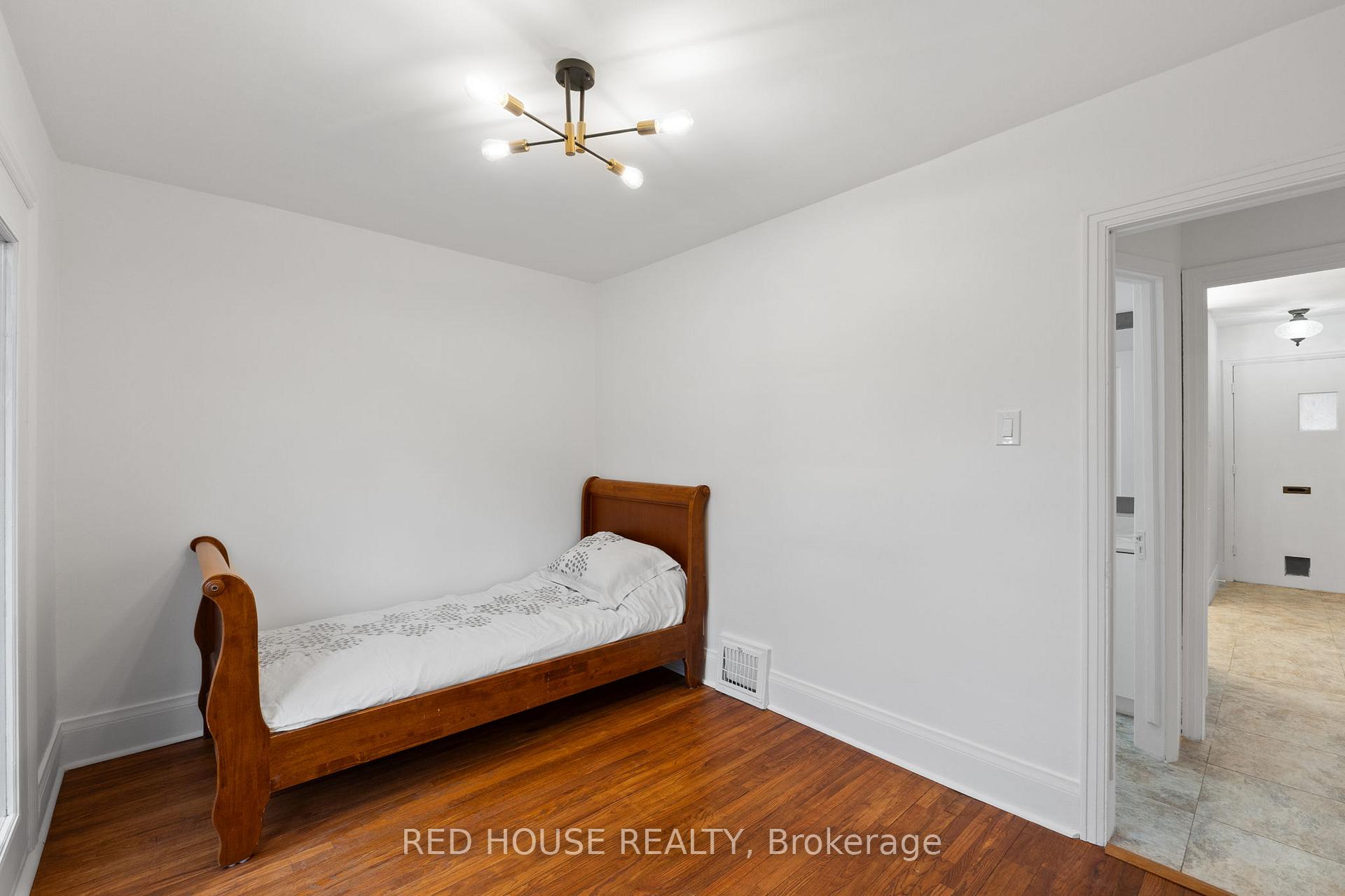 Photo 13 of 68 Nesbitt Drive, Toronto, Leaside — HOMEH