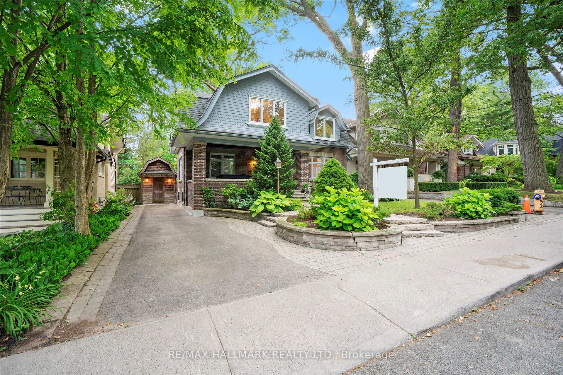 Photo 1 of 34 Munro Park Avenue, Toronto, The Beaches — HOMEH
