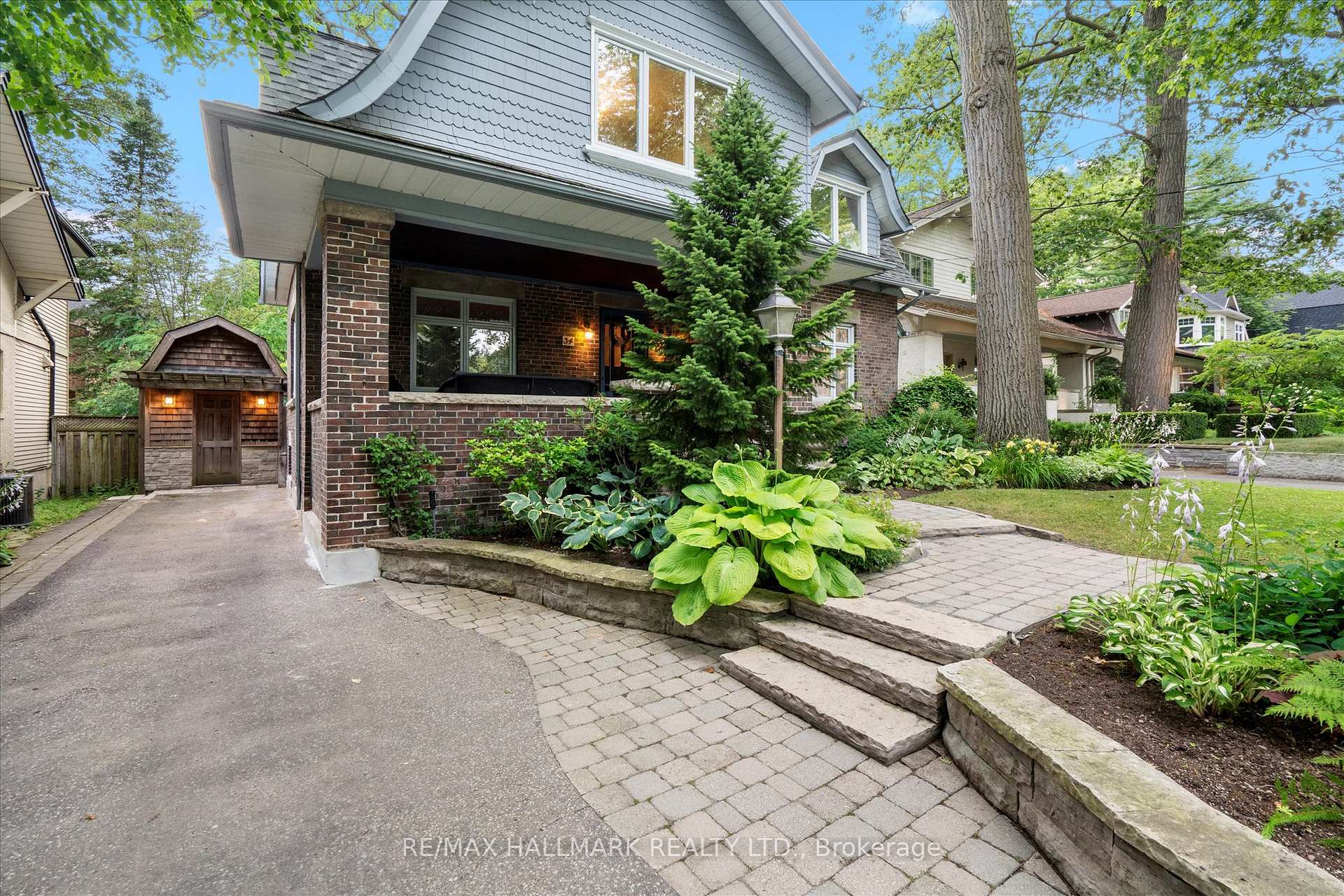Photo 2 of 34 Munro Park Avenue, Toronto, The Beaches — HOMEH