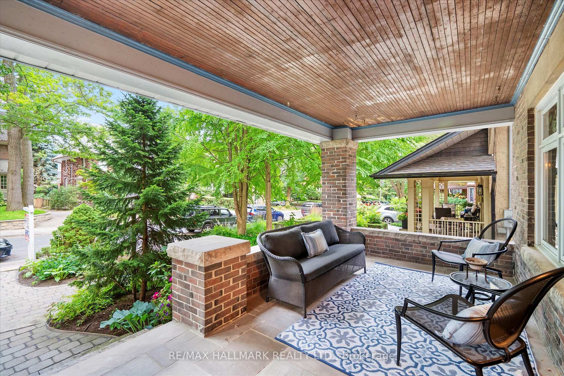 Photo 3 of 34 Munro Park Avenue, Toronto, The Beaches — HOMEH