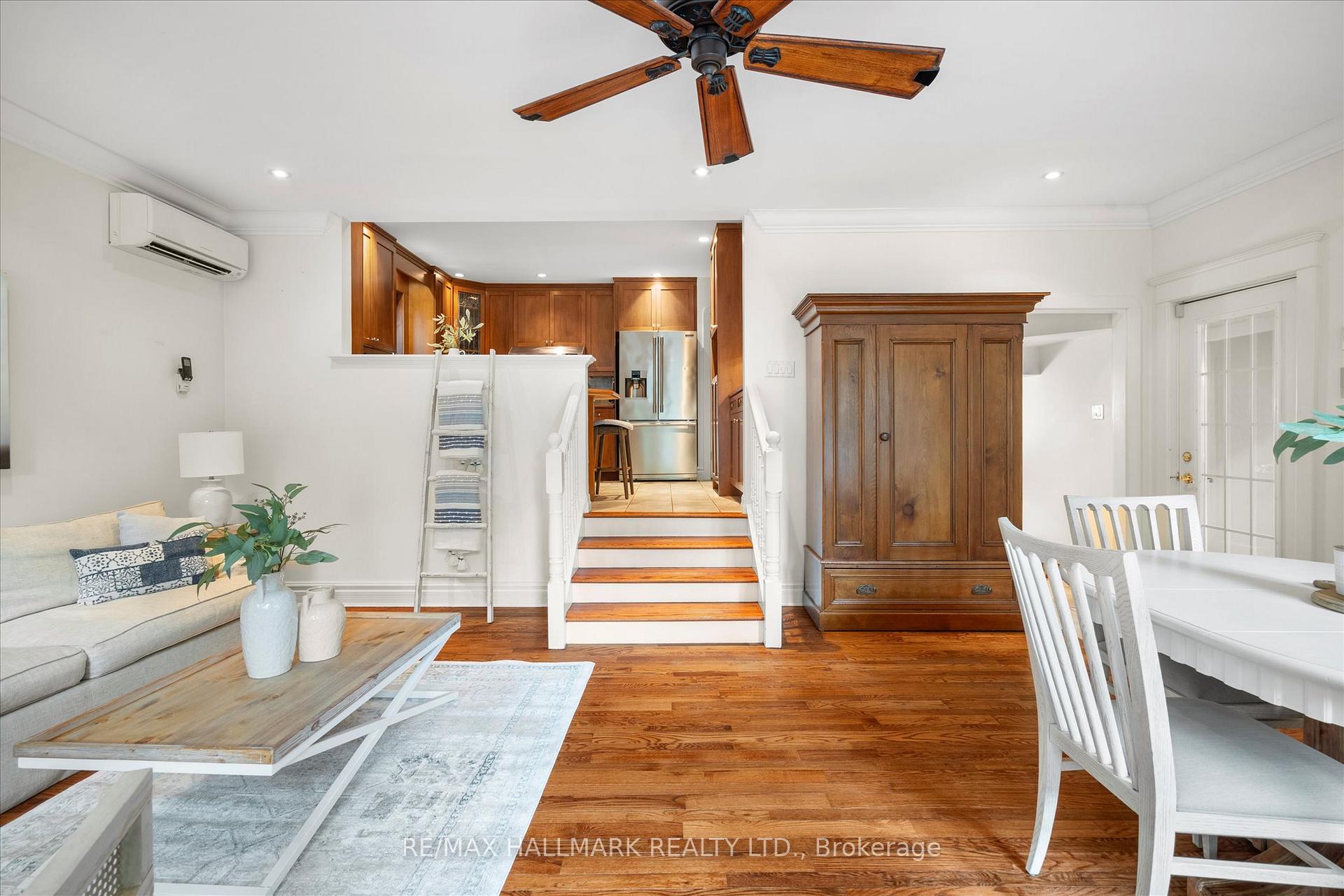 Photo 13 of 34 Munro Park Avenue, Toronto, The Beaches — HOMEH