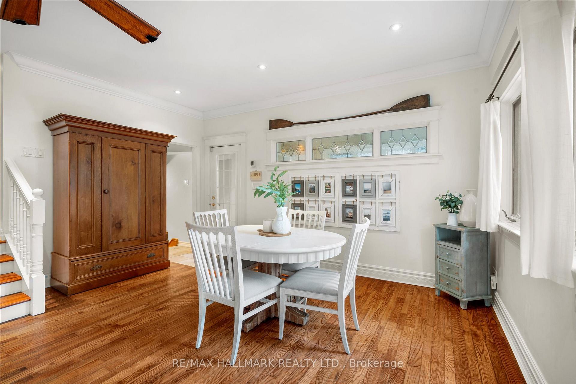 Photo 16 of 34 Munro Park Avenue, Toronto, The Beaches — HOMEH