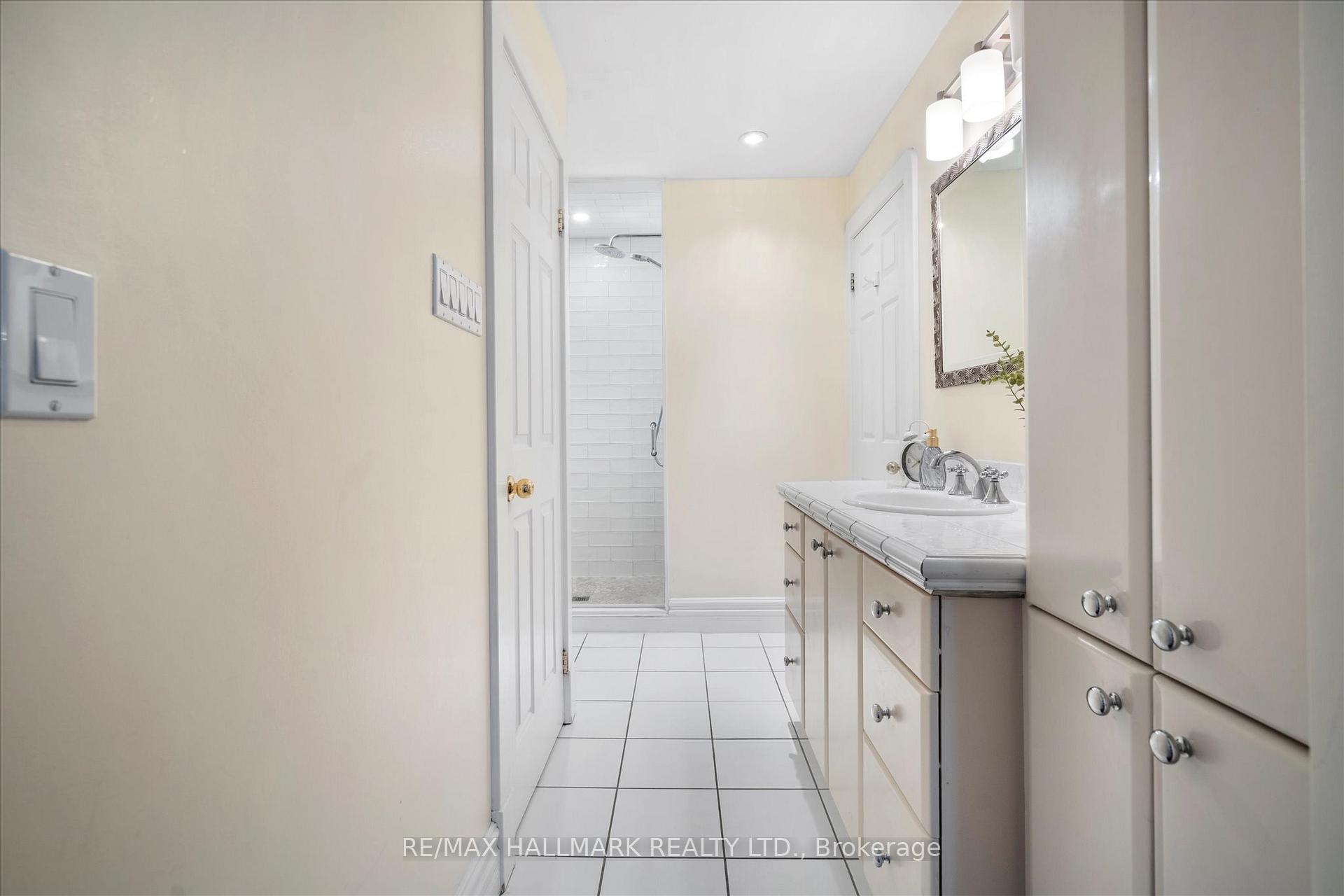 Photo 22 of 34 Munro Park Avenue, Toronto, The Beaches — HOMEH