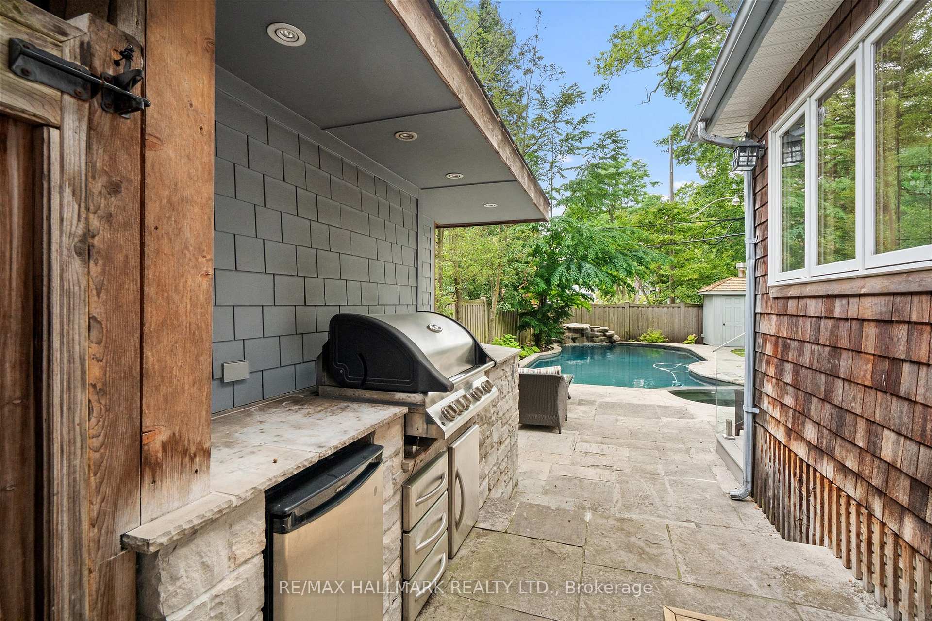 Photo 40 of 34 Munro Park Avenue, Toronto, The Beaches — HOMEH