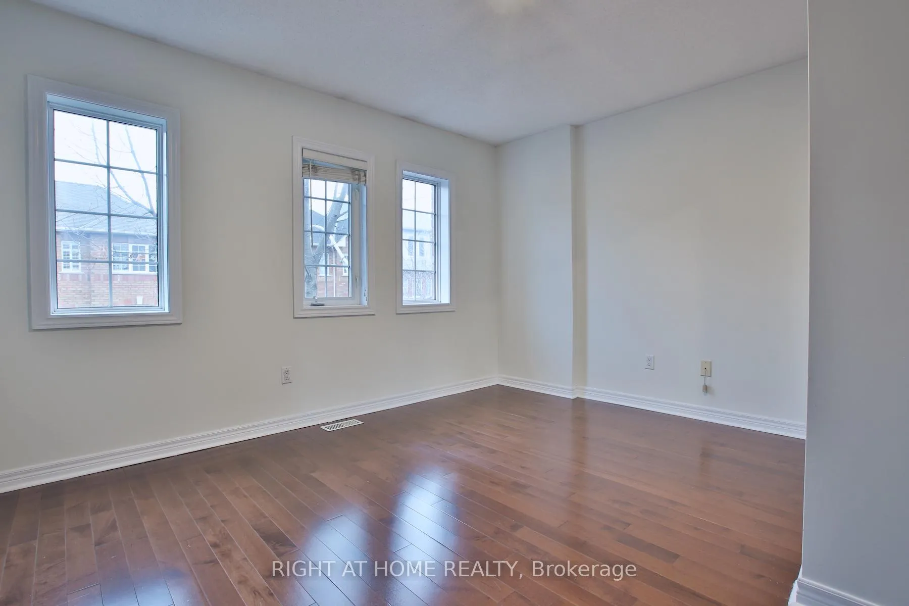 Photo 15 of 49 Natalie Place, Toronto, South Riverdale — HOMEH