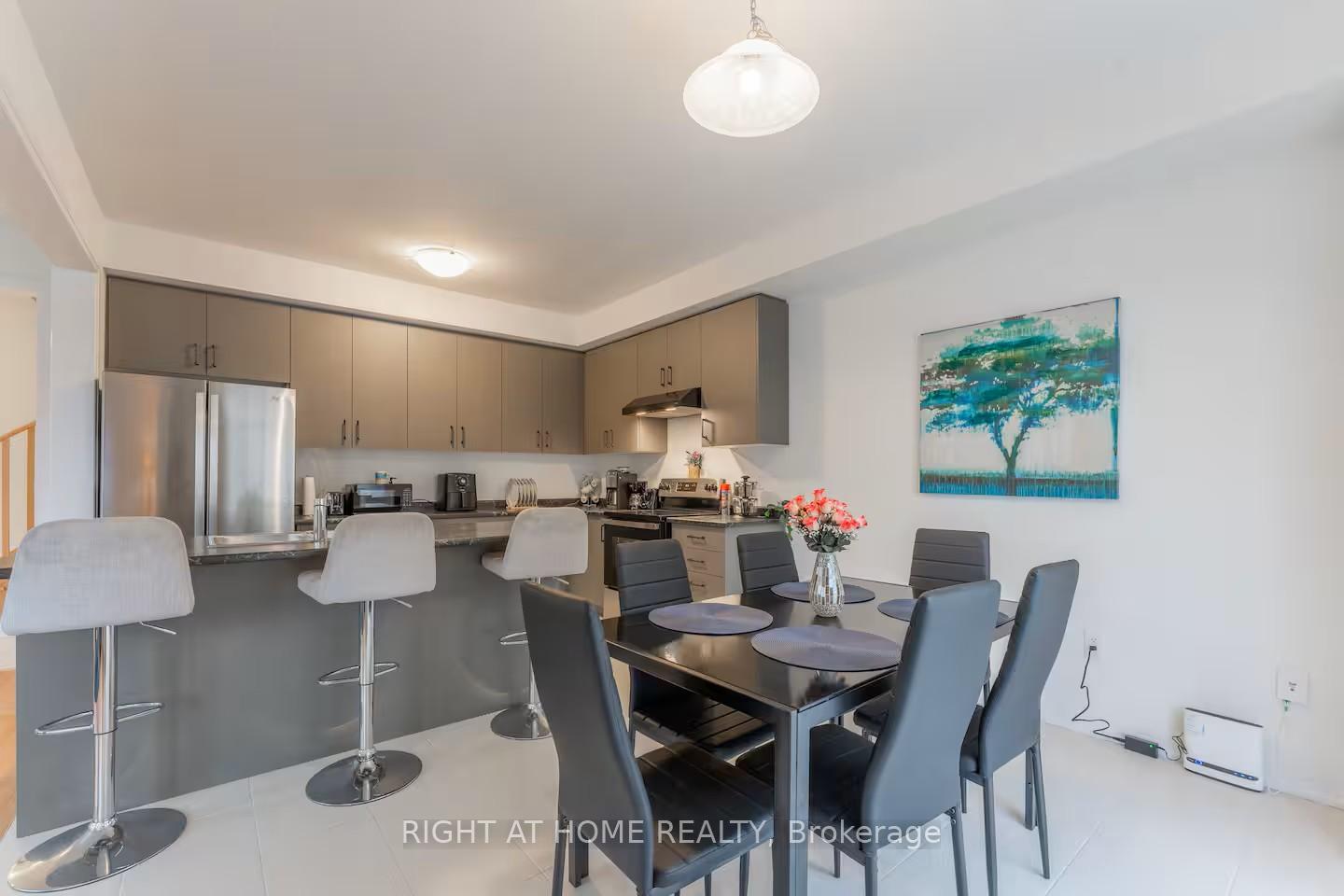 Photo 10 of 120 Velvet Way, Thorold, Rolling Meadows — HOMEH