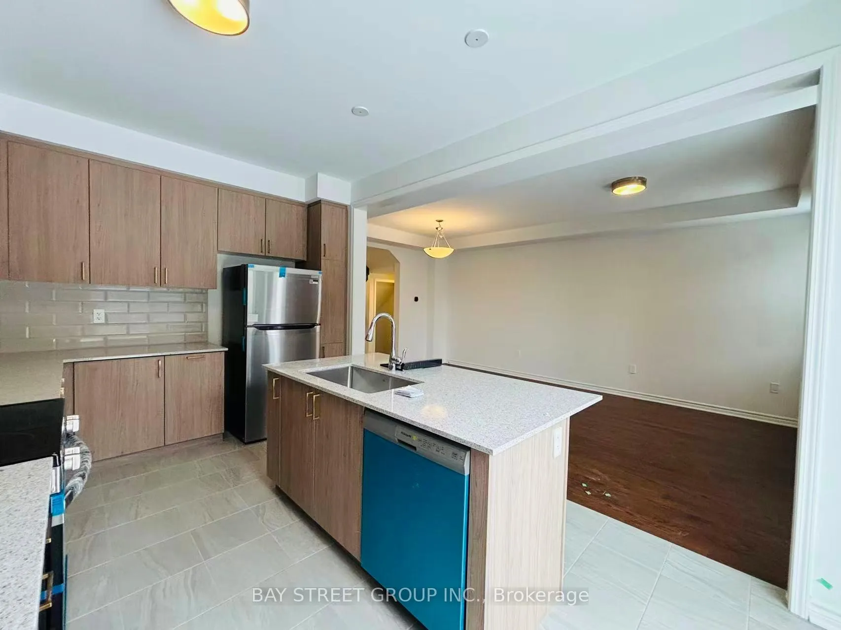 Photo 7 of 127 Azure Drive, Markham, Rural Markham — HOMEH