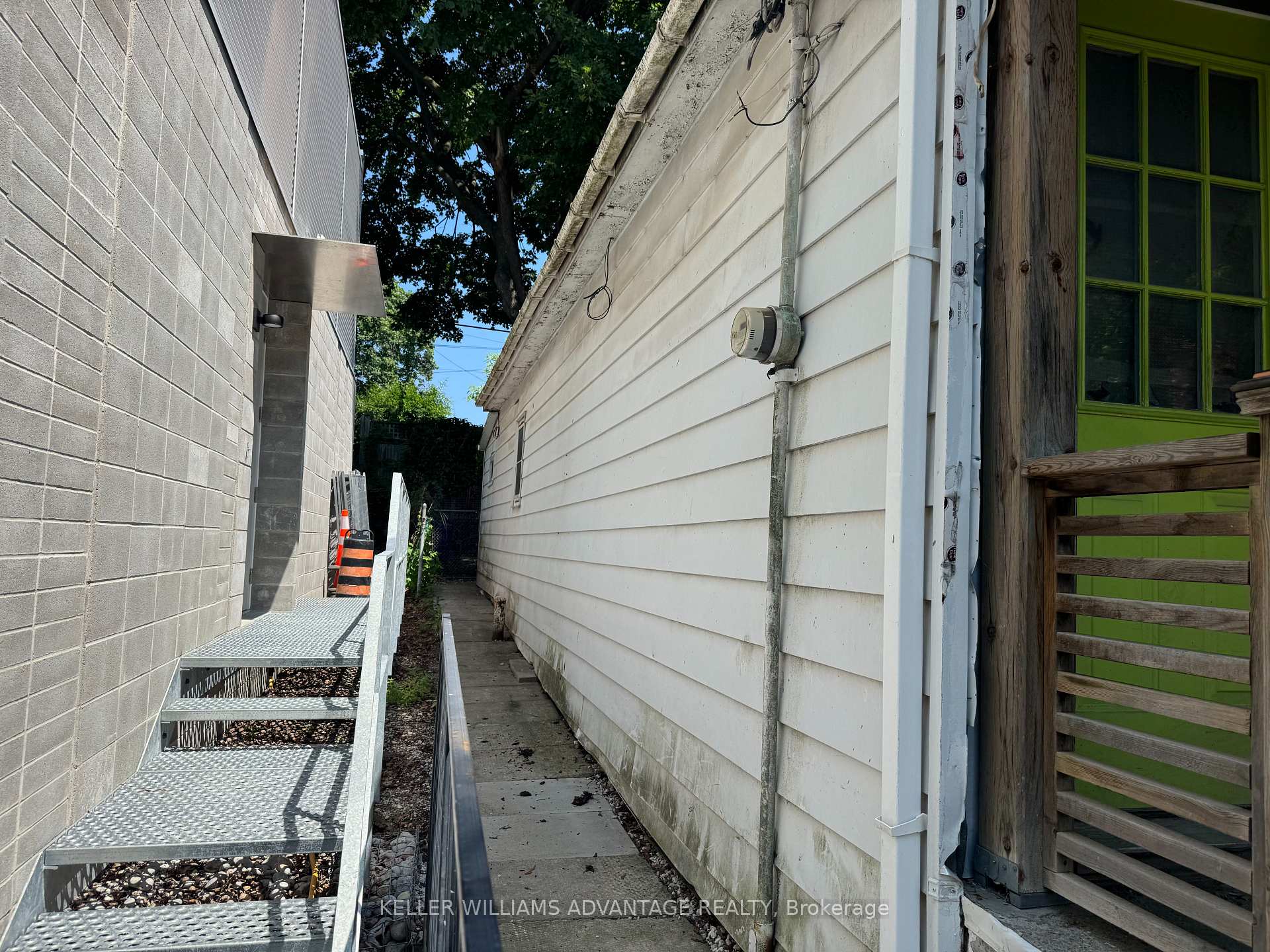 Photo 15 of 587 Craven Road, Toronto, Greenwood-Coxwell — HOMEH