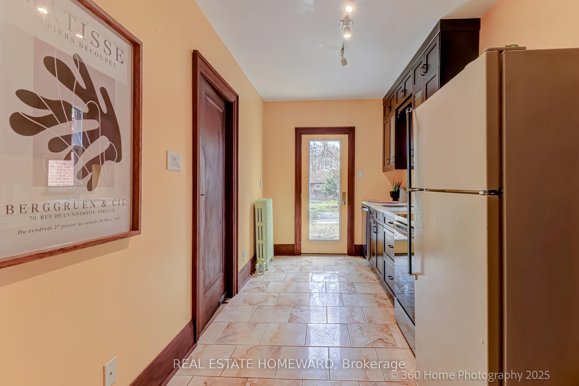 Photo 7 of 22 Banff Road, Toronto, Mount Pleasant East — HOMEH