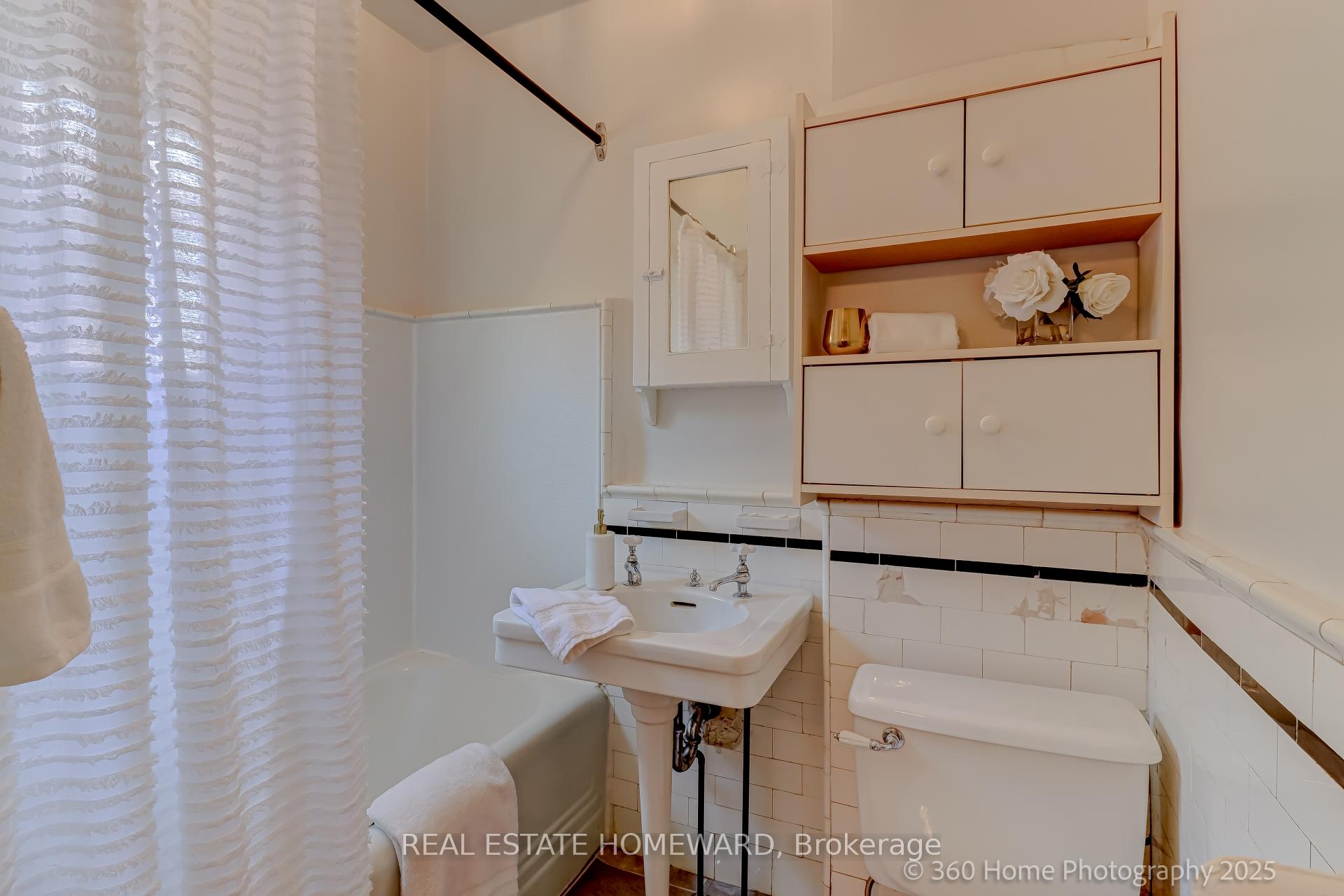 Photo 13 of 22 Banff Road, Toronto, Mount Pleasant East — HOMEH
