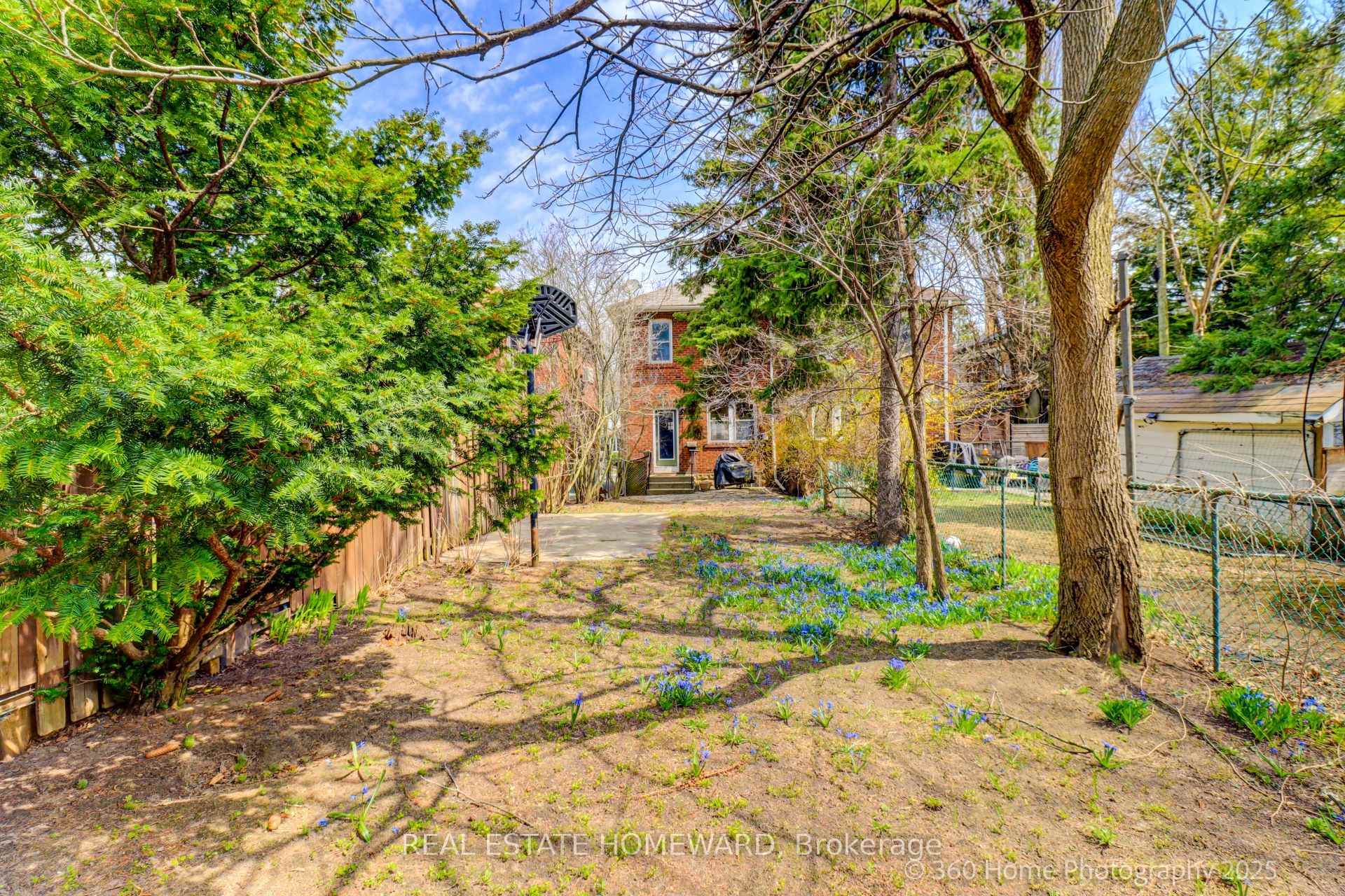 Photo 16 of 22 Banff Road, Toronto, Mount Pleasant East — HOMEH