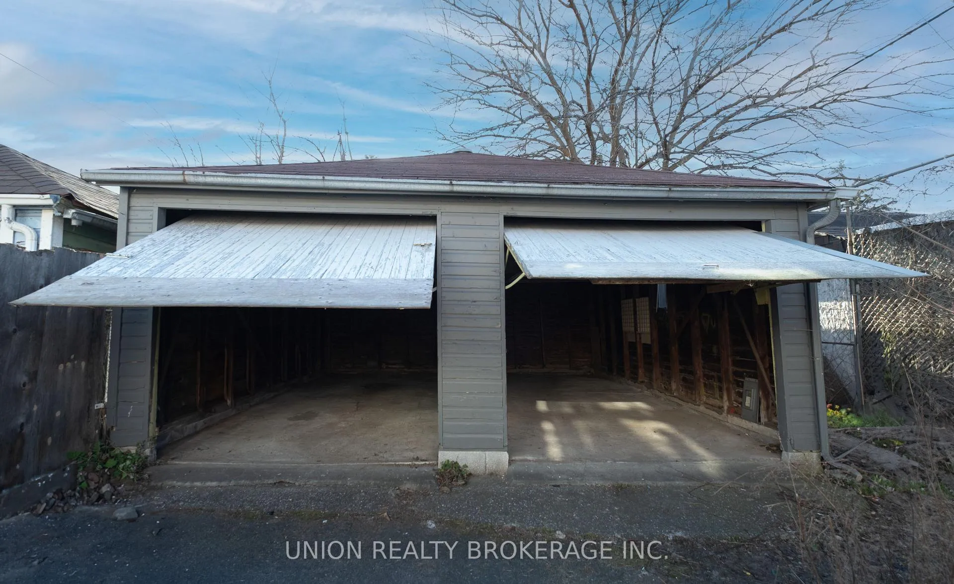Photo 2 of Unit Garage, 163 Wolverleigh Boulevard, Toronto, Danforth — HOMEH