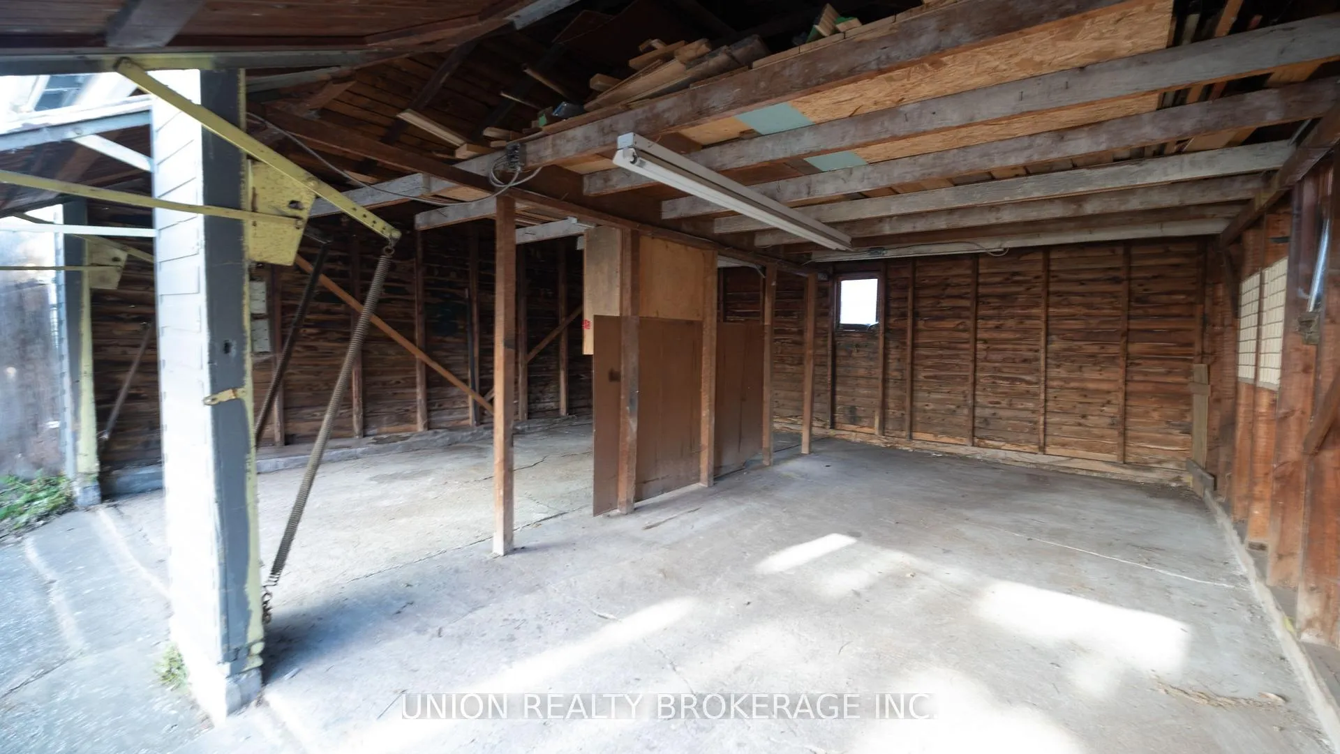 Photo 4 of Unit Garage, 163 Wolverleigh Boulevard, Toronto, Danforth — HOMEH