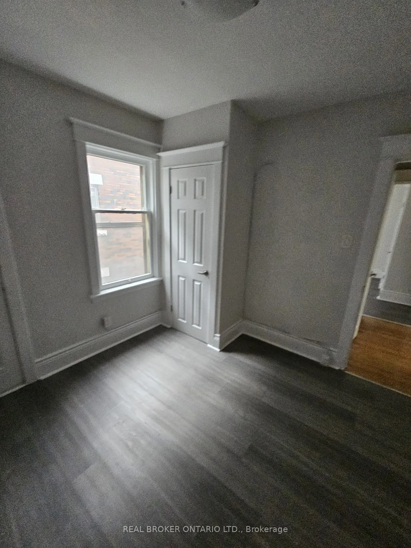 Photo 5 of Unit 3, 983 Main Street E, Hamilton, Crown Point — HOMEH