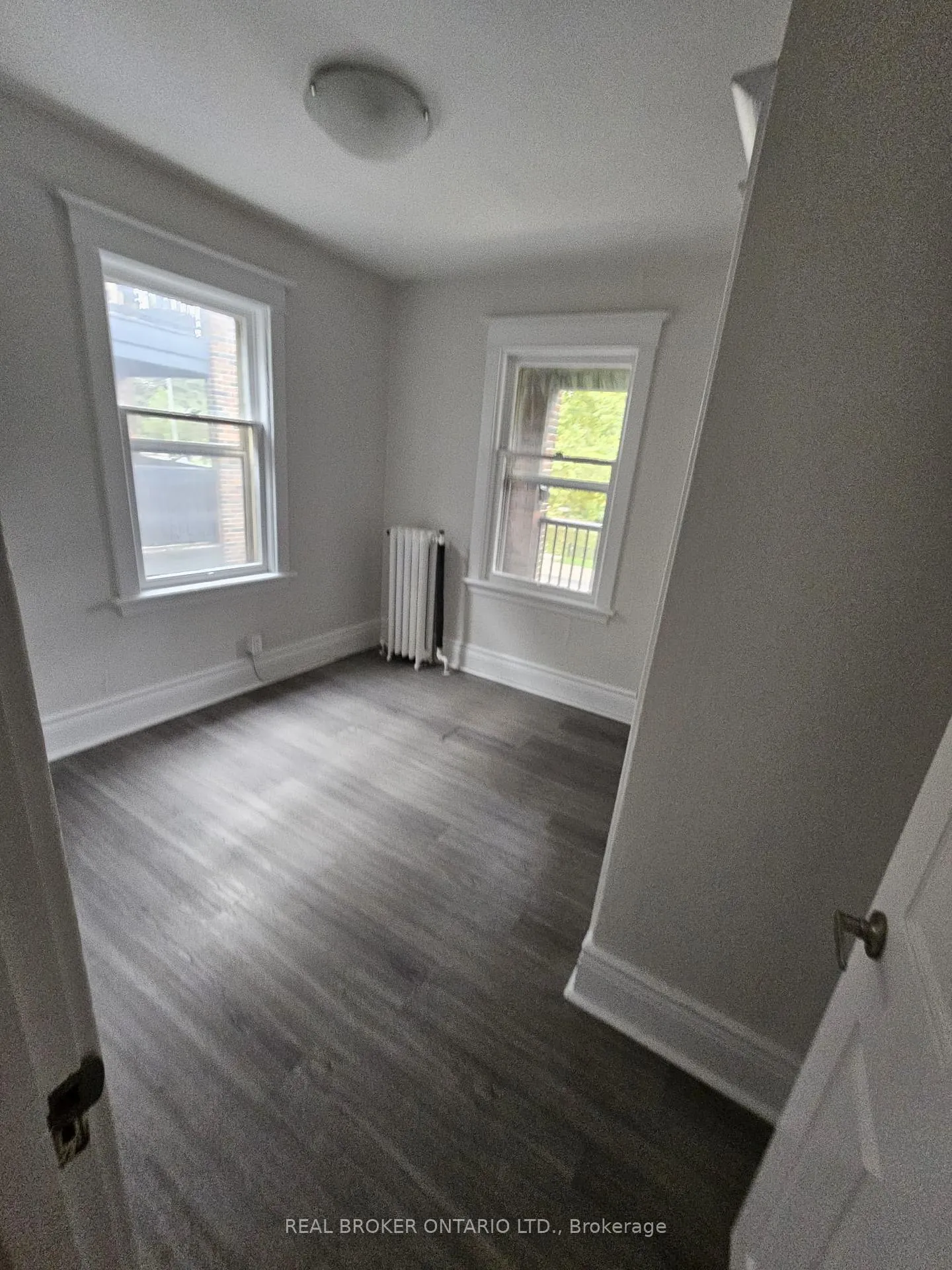 Photo 6 of Unit 3, 983 Main Street E, Hamilton, Crown Point — HOMEH