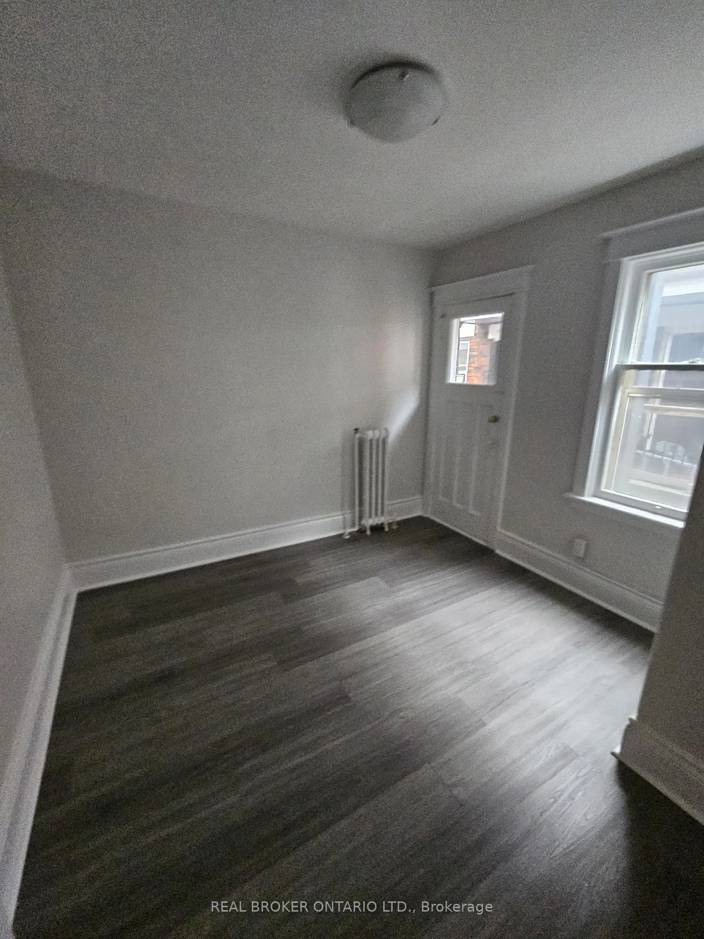 Photo 7 of Unit 3, 983 Main Street E, Hamilton, Crown Point — HOMEH