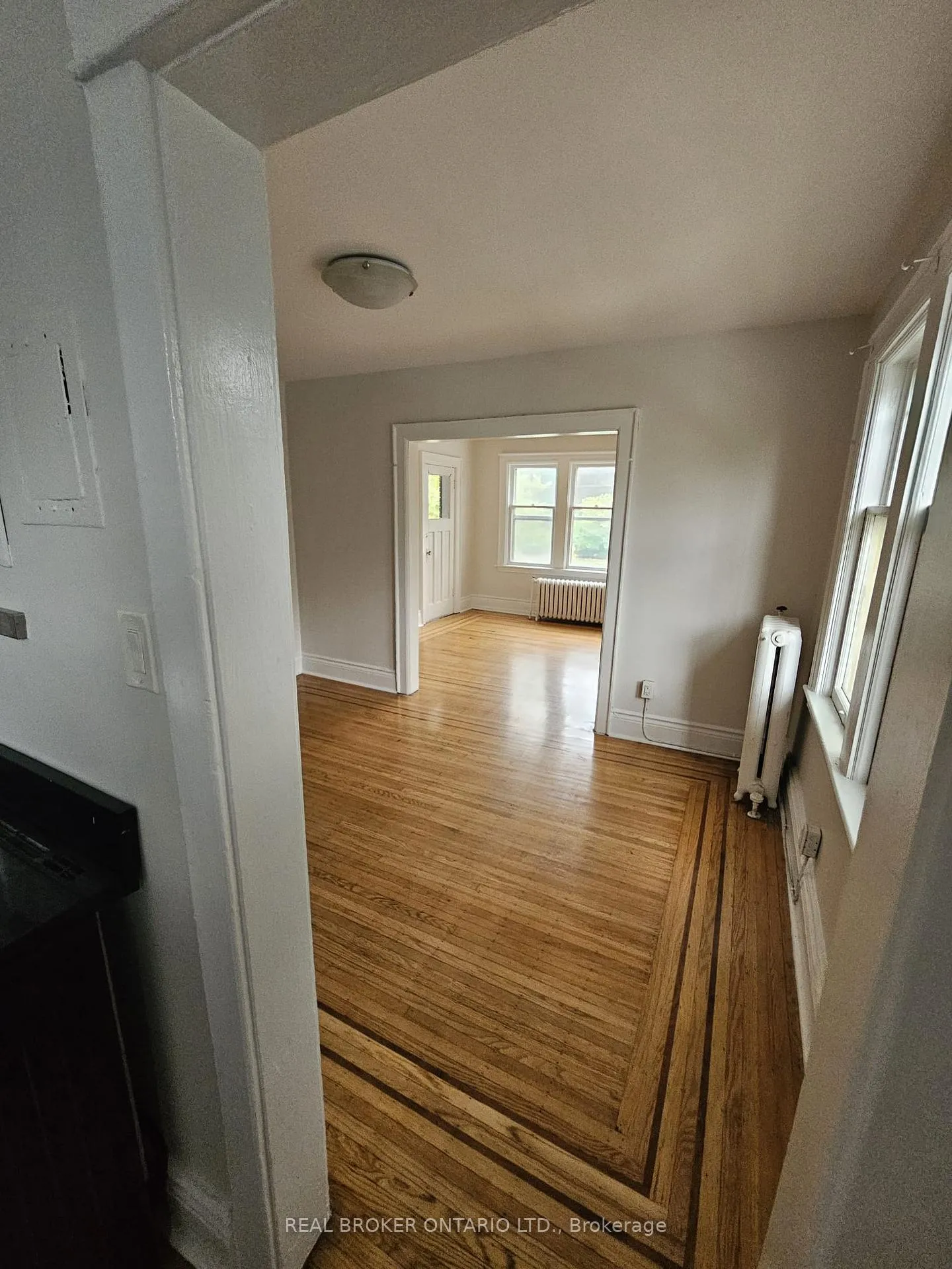 Photo 8 of Unit 3, 983 Main Street E, Hamilton, Crown Point — HOMEH