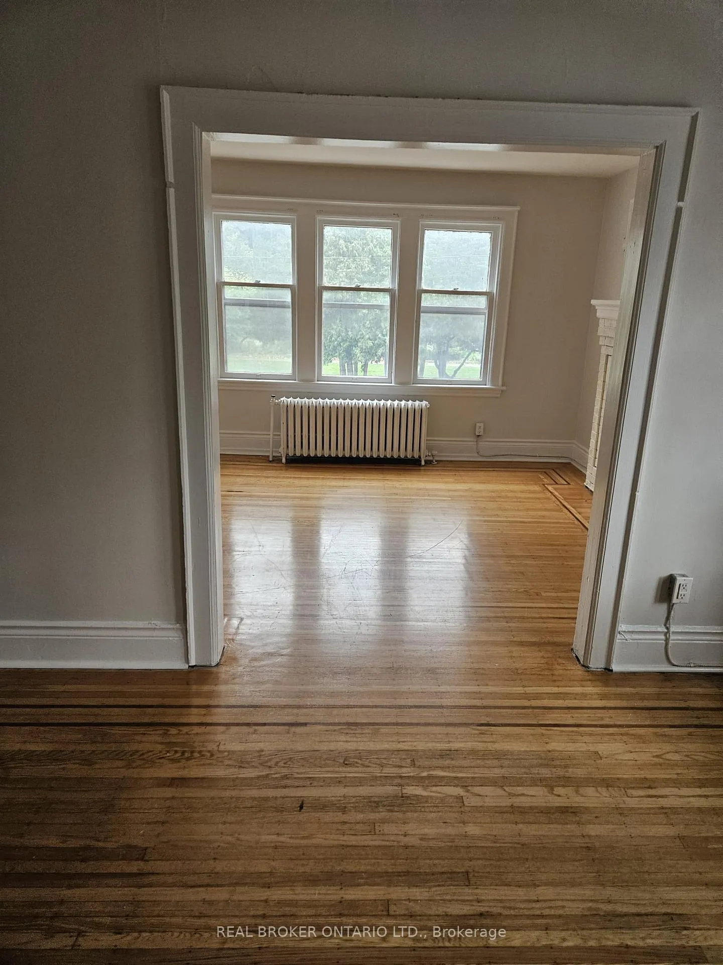 Photo 9 of Unit 3, 983 Main Street E, Hamilton, Crown Point — HOMEH