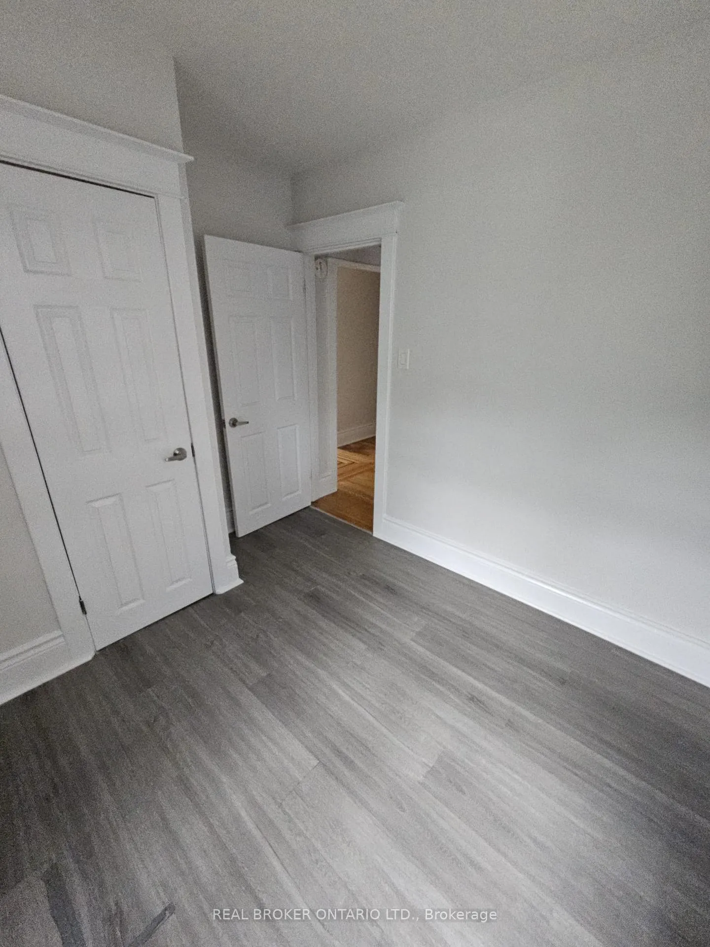 Photo 10 of Unit 3, 983 Main Street E, Hamilton, Crown Point — HOMEH