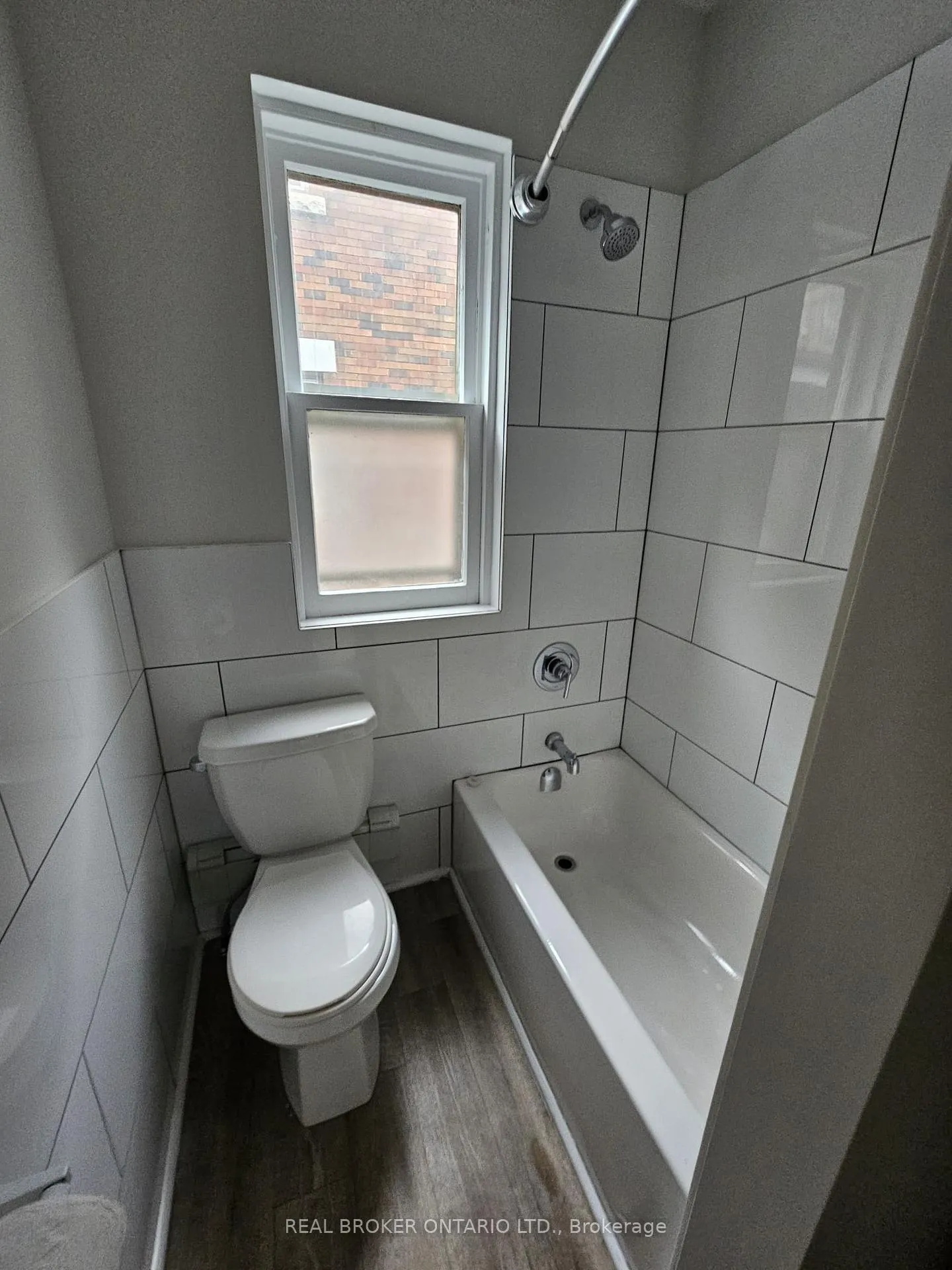 Photo 11 of Unit 3, 983 Main Street E, Hamilton, Crown Point — HOMEH