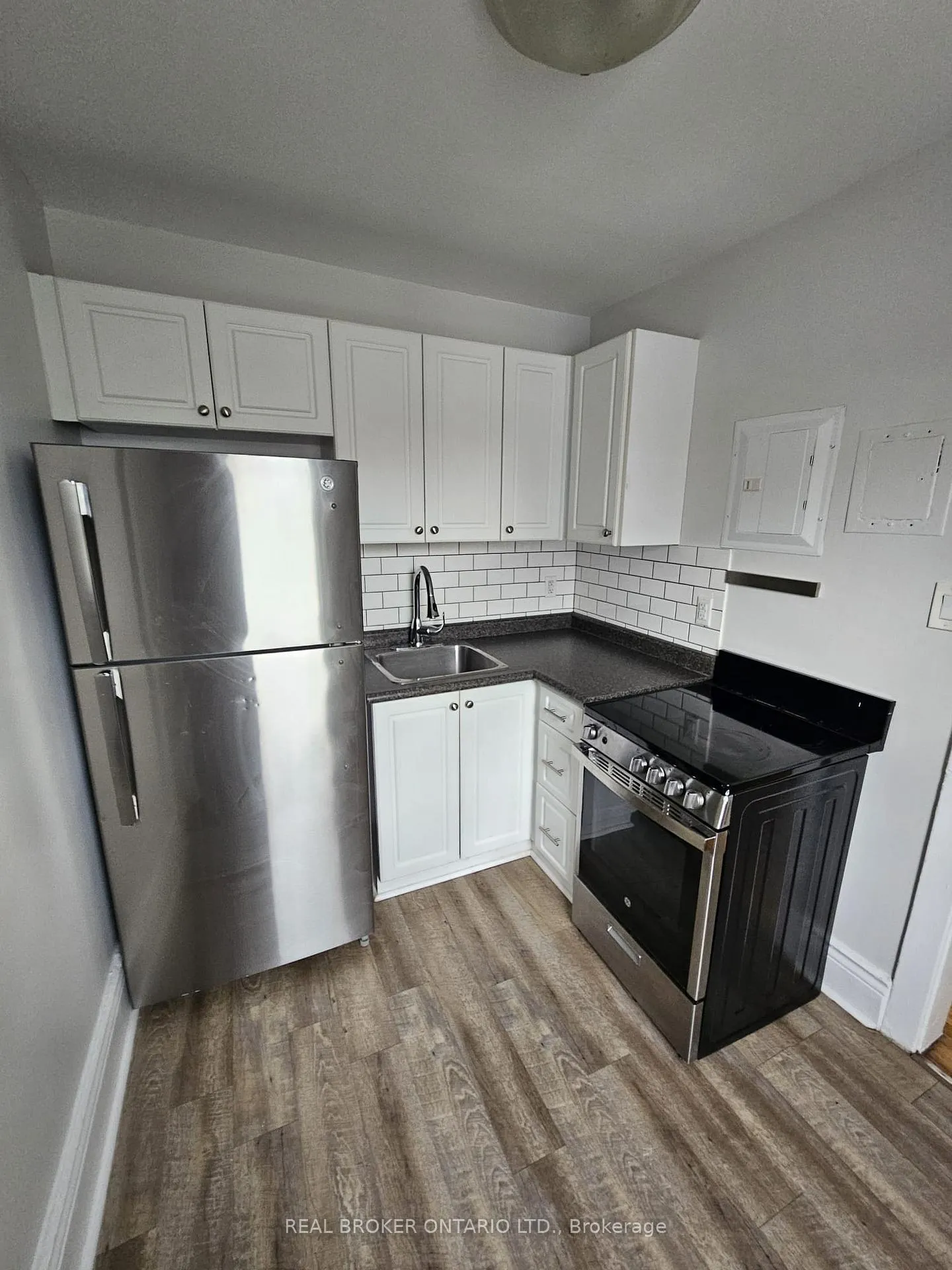 Photo 12 of Unit 3, 983 Main Street E, Hamilton, Crown Point — HOMEH