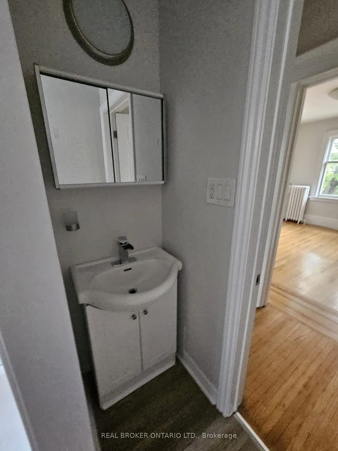 Photo 13 of Unit 3, 983 Main Street E, Hamilton, Crown Point — HOMEH