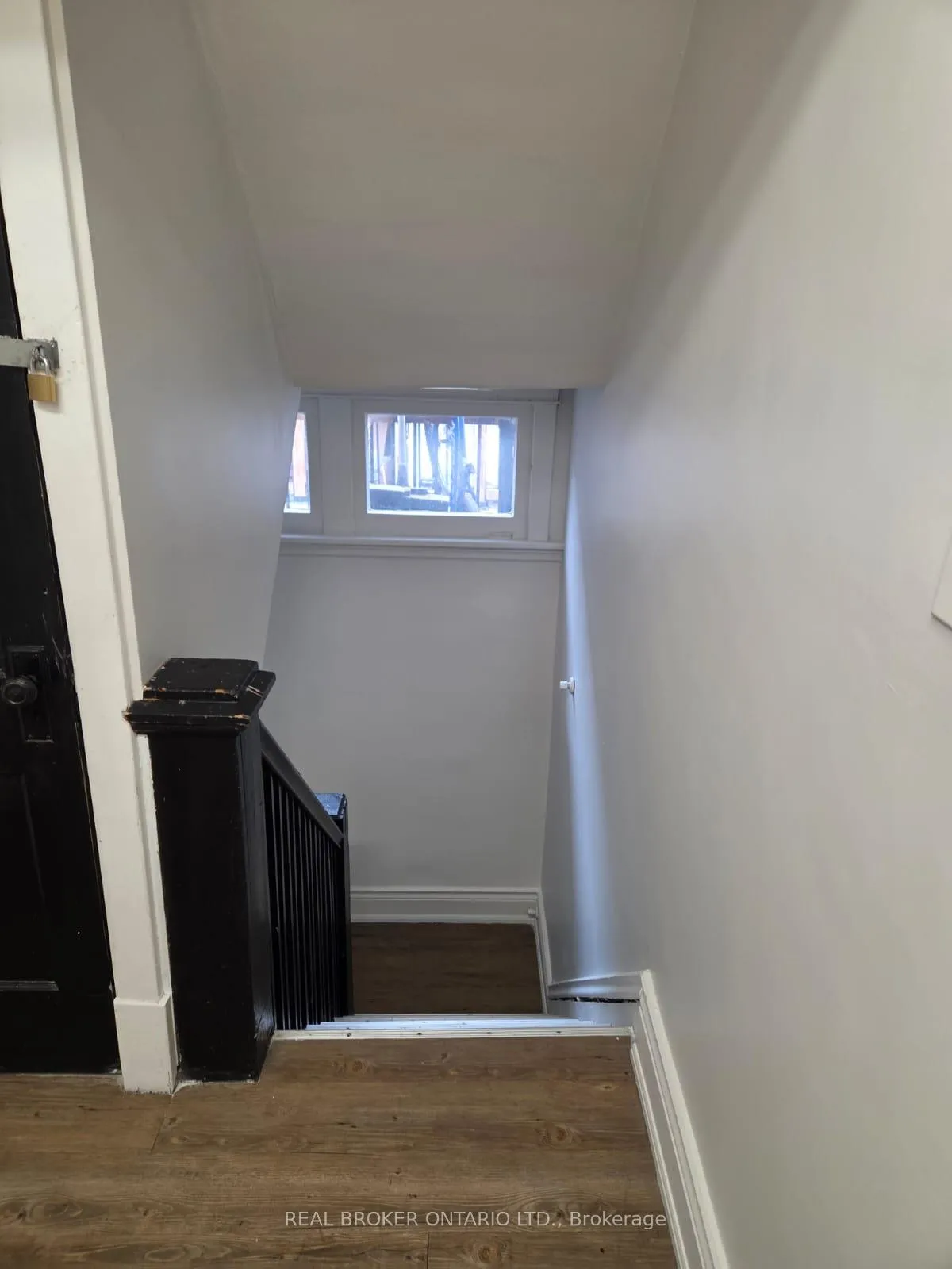 Photo 14 of Unit 3, 983 Main Street E, Hamilton, Crown Point — HOMEH