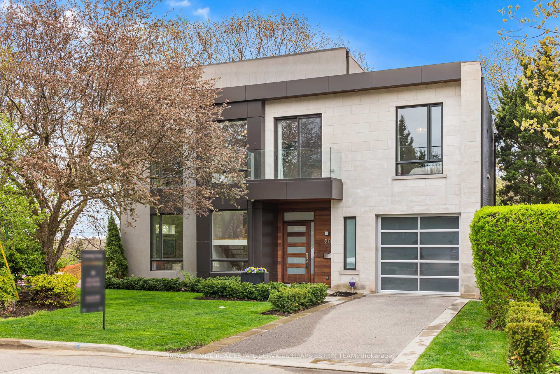 Photo 2 of 20 Moorehill Drive, Toronto, Leaside — HOMEH