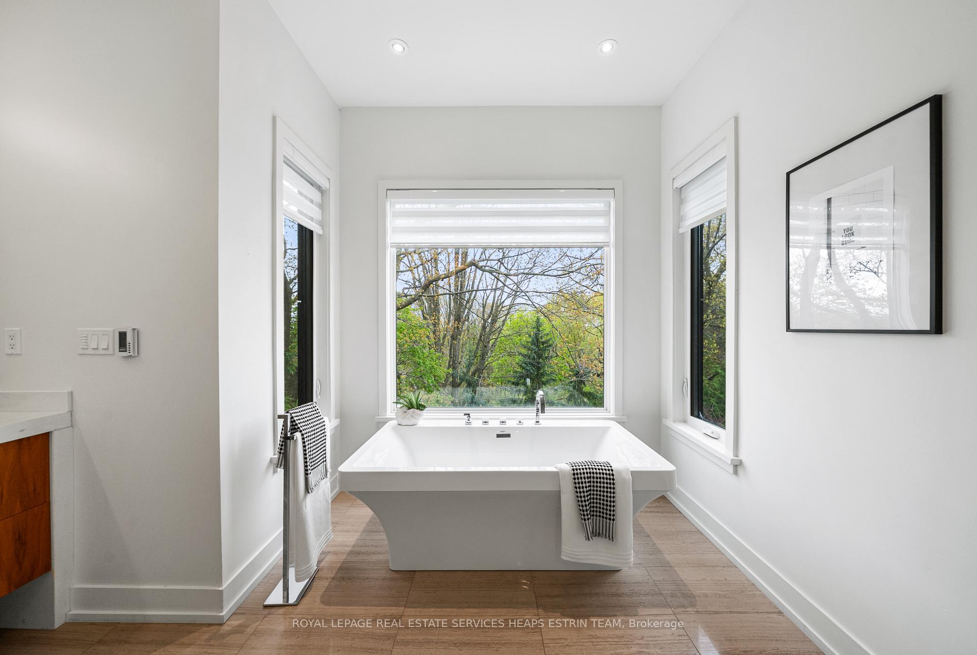 Photo 23 of 20 Moorehill Drive, Toronto, Leaside — HOMEH