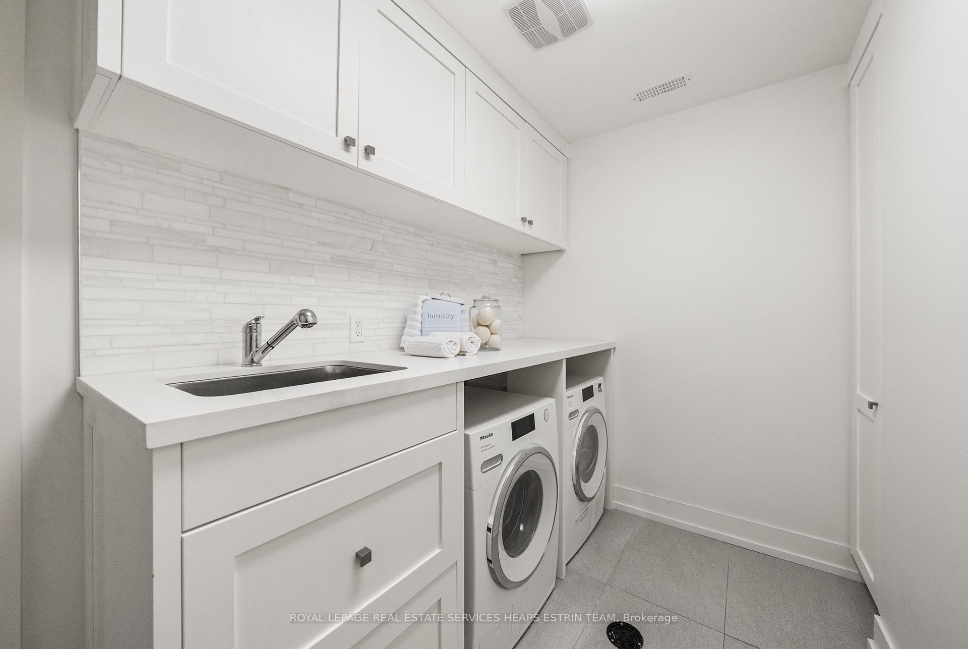 Photo 34 of 20 Moorehill Drive, Toronto, Leaside — HOMEH