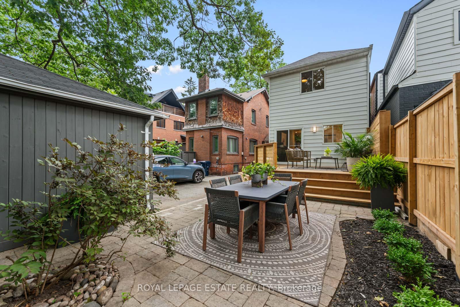 Photo 3 of 160 Silver Birch Avenue, Toronto, The Beaches — HOMEH