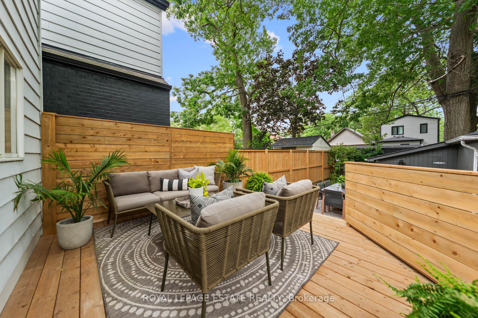 Photo 4 of 160 Silver Birch Avenue, Toronto, The Beaches — HOMEH