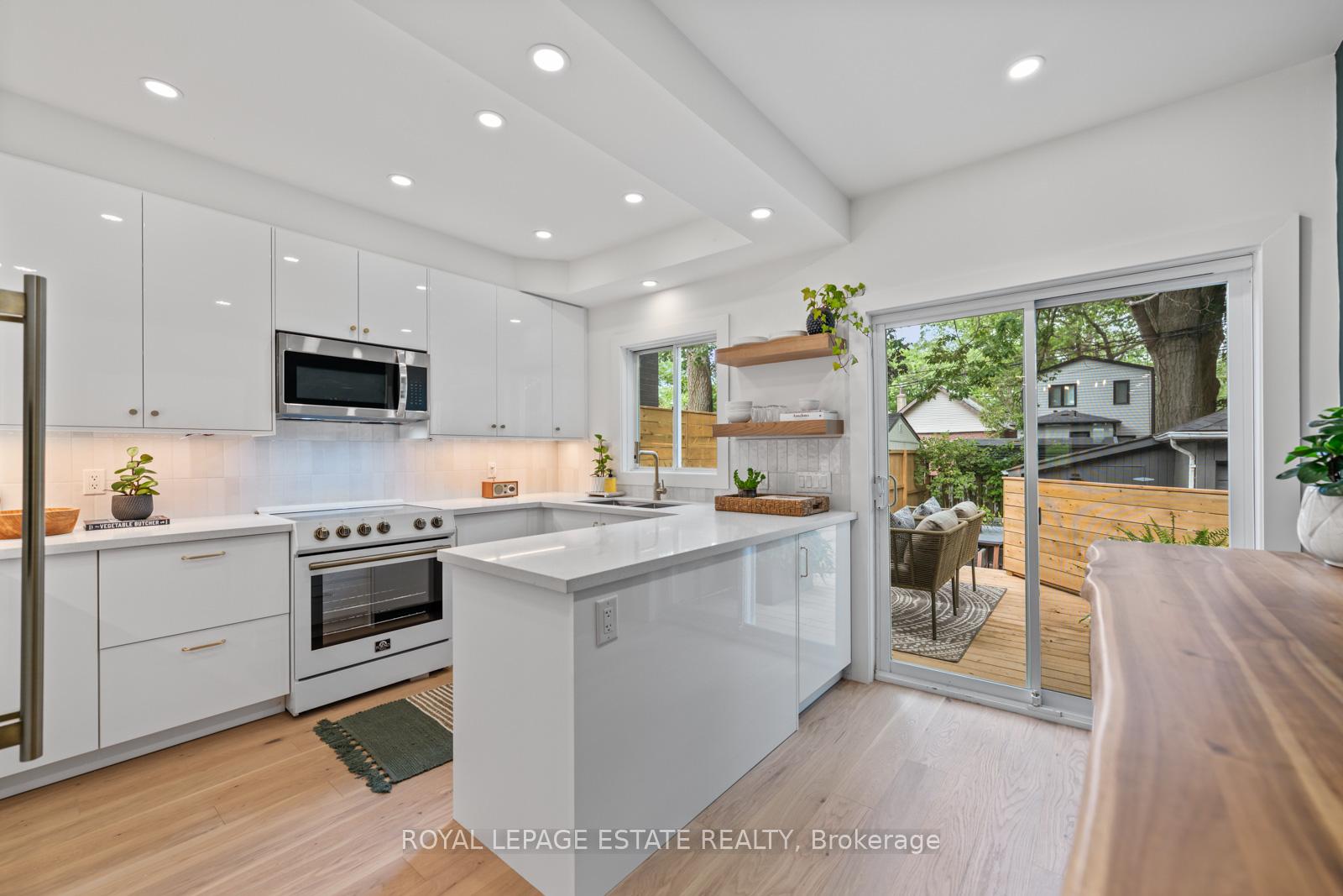 Photo 18 of 160 Silver Birch Avenue, Toronto, The Beaches — HOMEH