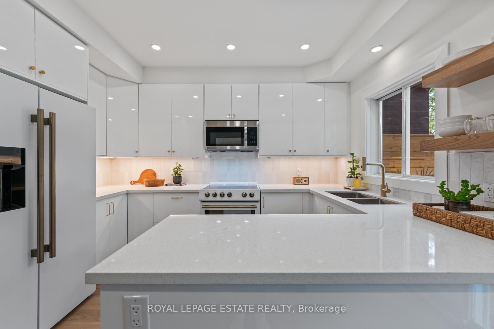 Photo 20 of 160 Silver Birch Avenue, Toronto, The Beaches — HOMEH