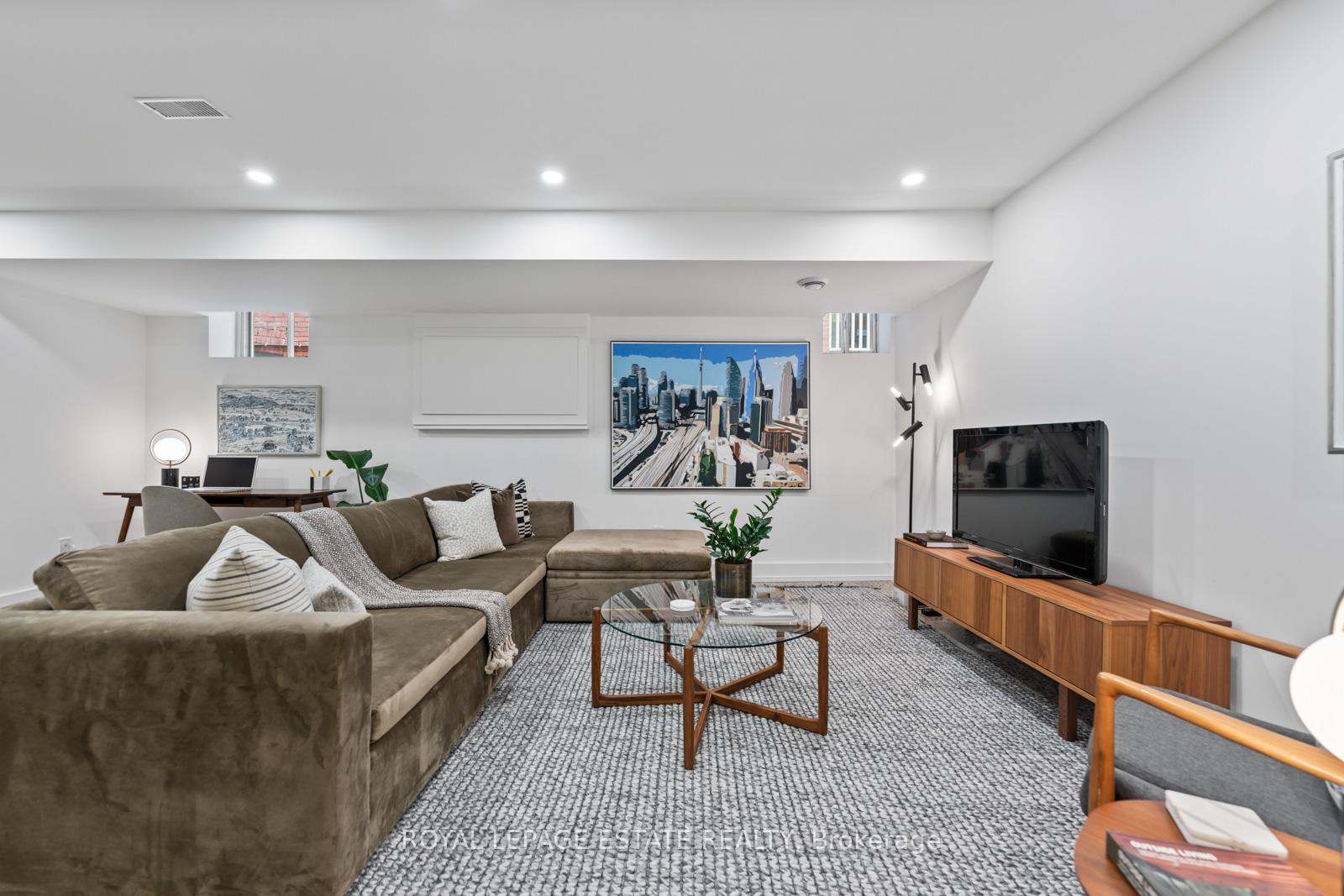 Photo 33 of 160 Silver Birch Avenue, Toronto, The Beaches — HOMEH