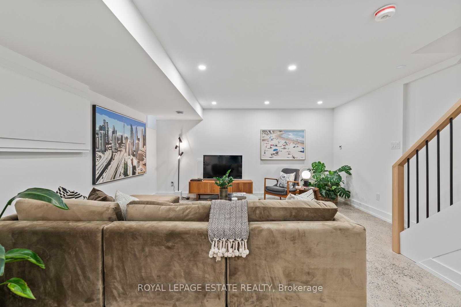Photo 38 of 160 Silver Birch Avenue, Toronto, The Beaches — HOMEH