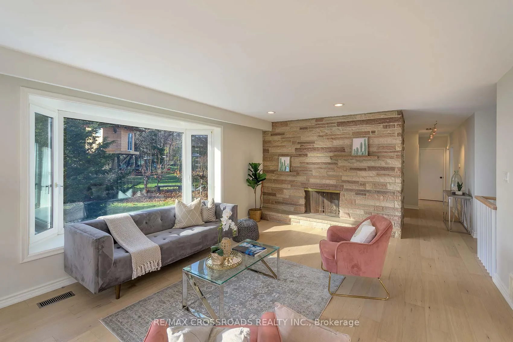 Photo 7 of 45 Delair Crescent, Markham, Grandview — HOMEH