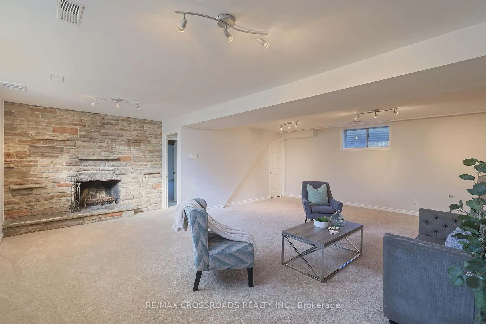 Photo 23 of 45 Delair Crescent, Markham, Grandview — HOMEH