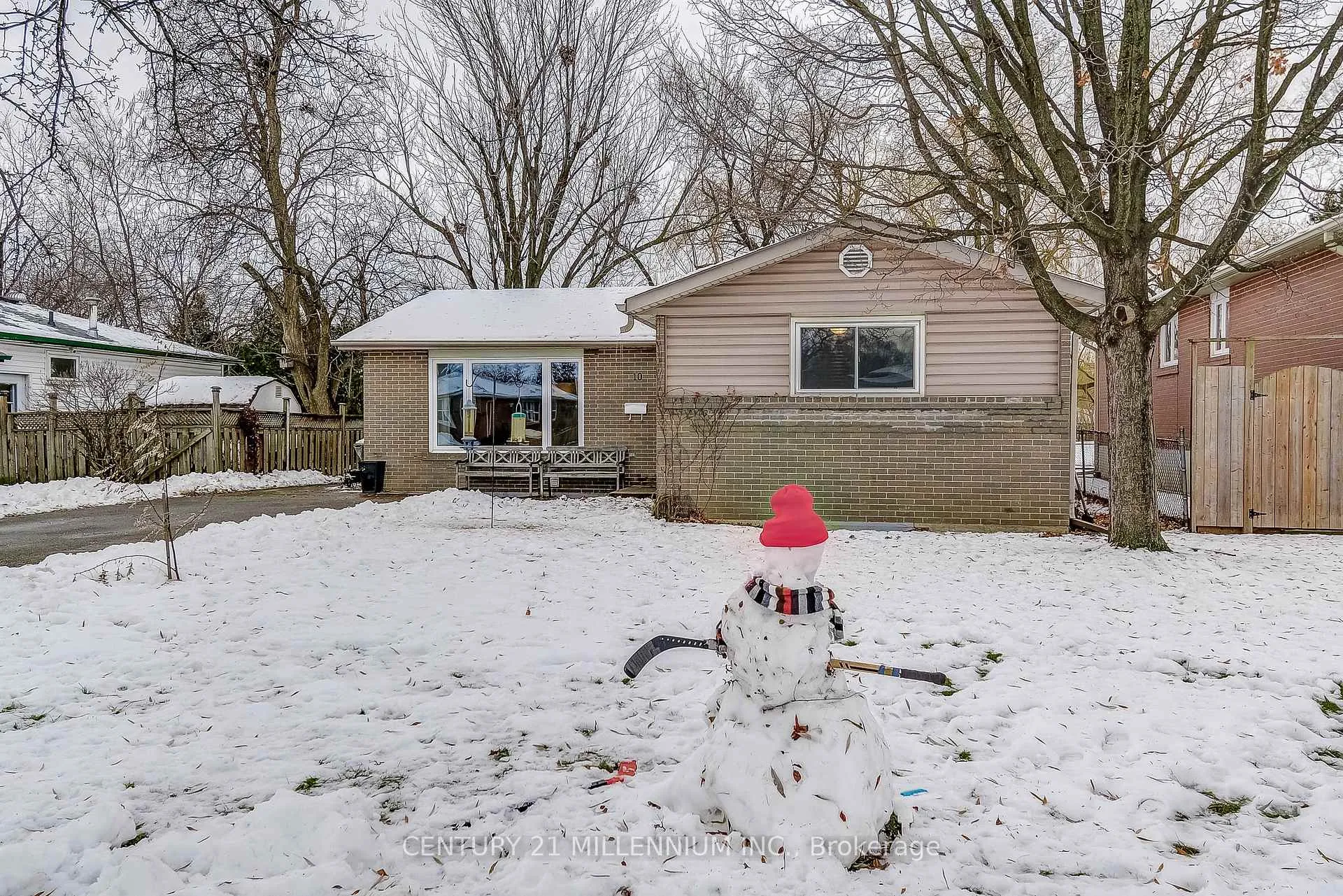 Photo 2 of 10 Evesham Crescent, Brampton, Southgate — HOMEH