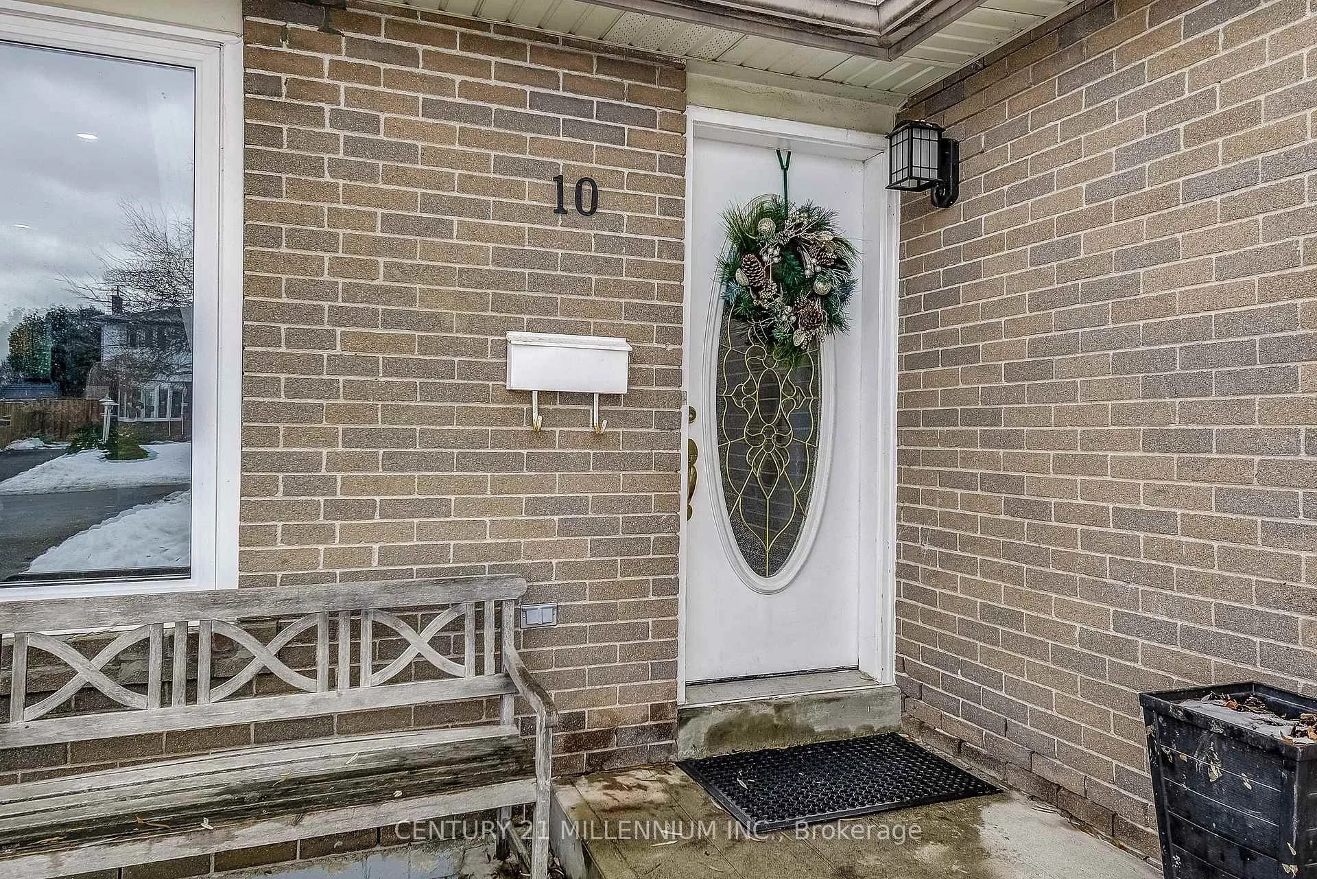 Photo 3 of 10 Evesham Crescent, Brampton, Southgate — HOMEH